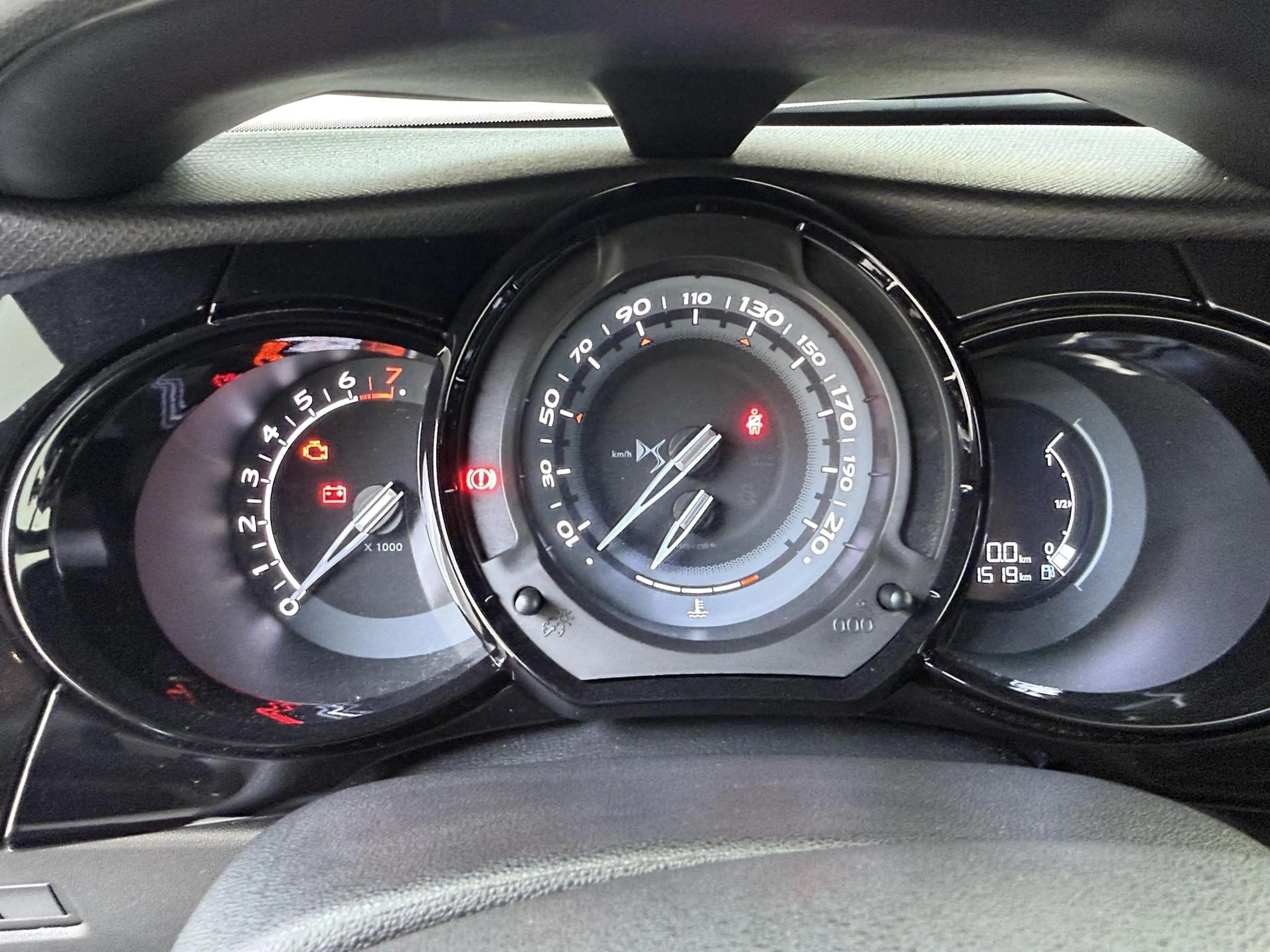 DS Automobiles DS 3 1.2 PureTech So Chic | Lichtmetalen velgen | Airco — photo 12