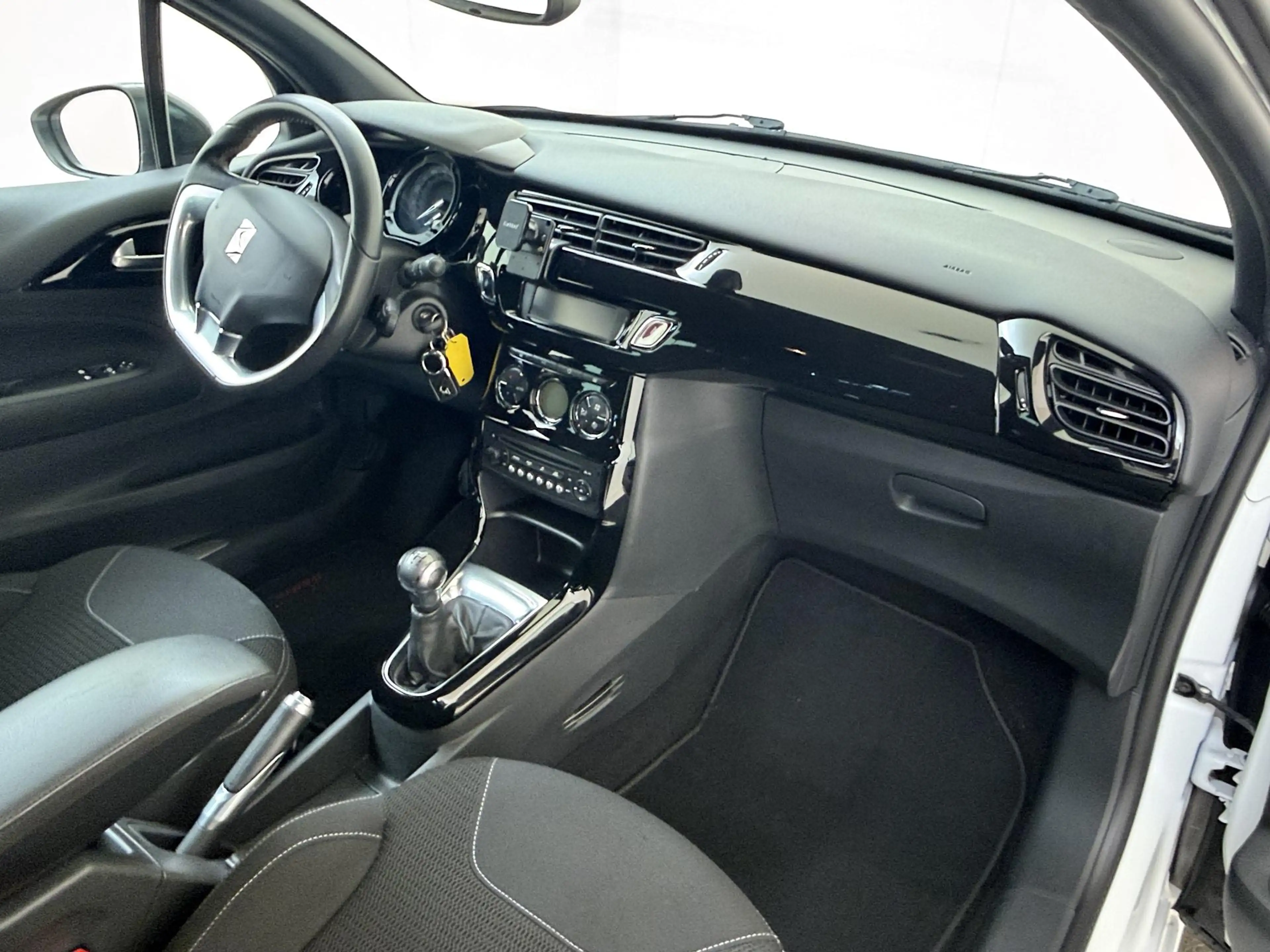 DS Automobiles DS 3 1.2 PureTech So Chic | Lichtmetalen velgen | Airco — photo 5