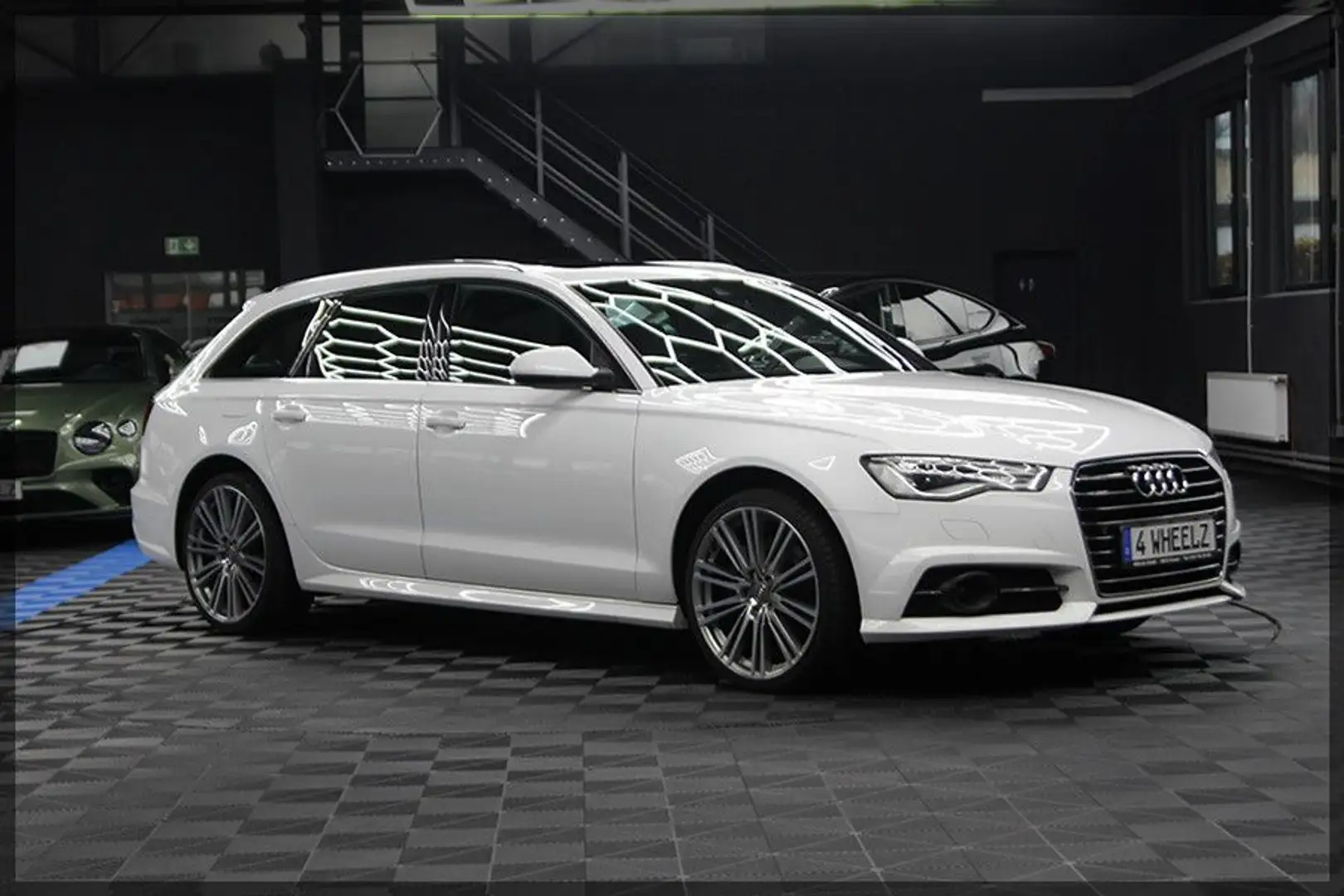 Audi A6 3.0 TDI S tronic S Line PANO / NAVI Blanc - 1