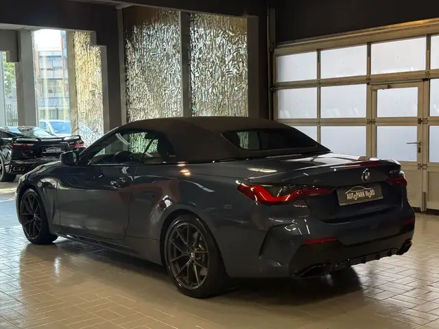 BMW M4 view 4