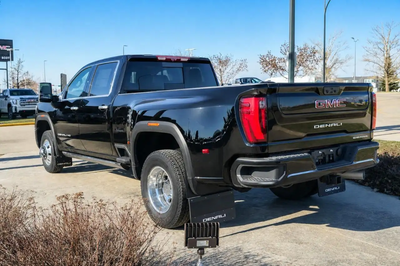GMC Sierra 3500HD снимка GMC Sierra 3500HD