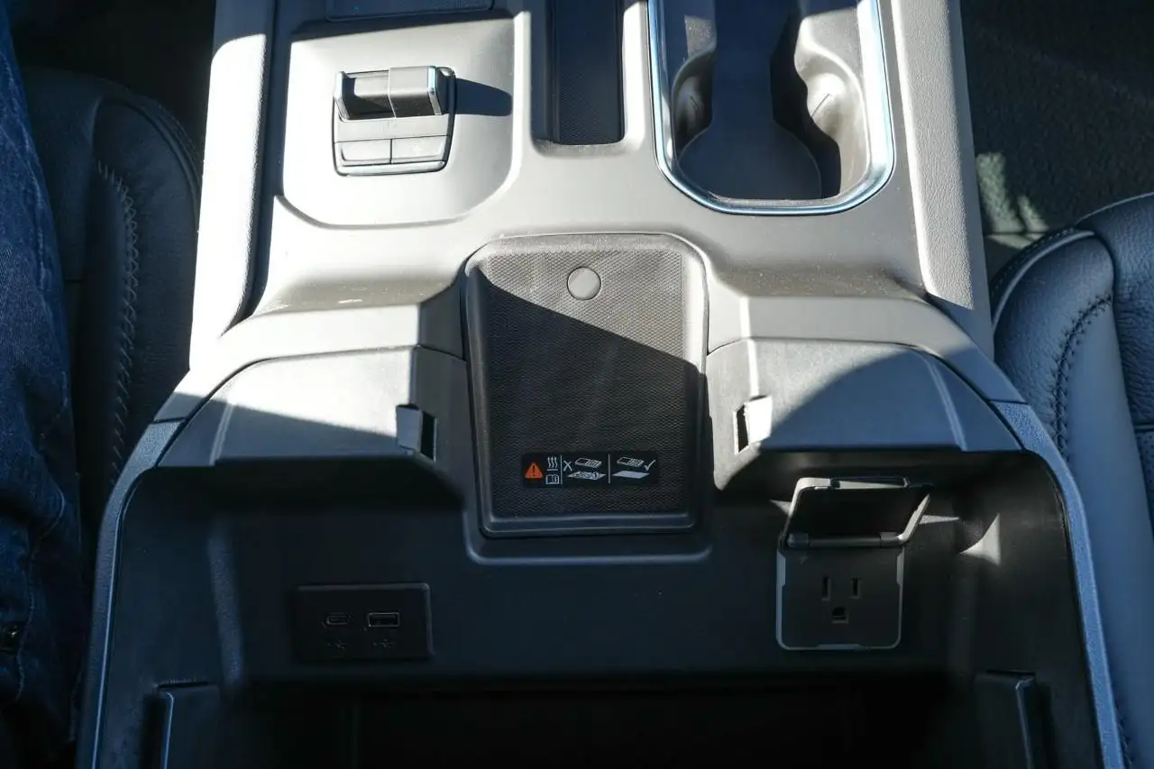 GMC Sierra 3500HD снимка GMC Sierra 3500HD