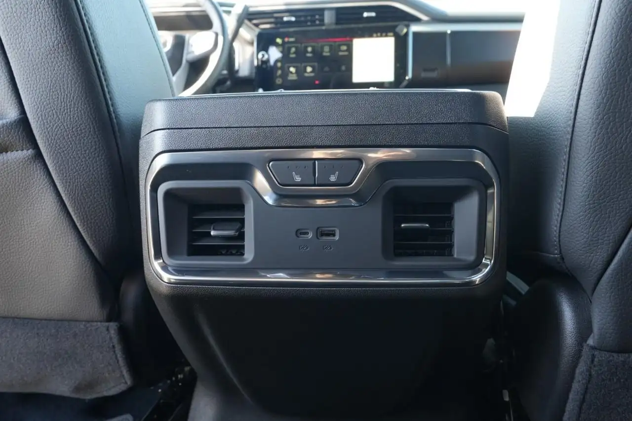 GMC Sierra 3500HD снимка GMC Sierra 3500HD
