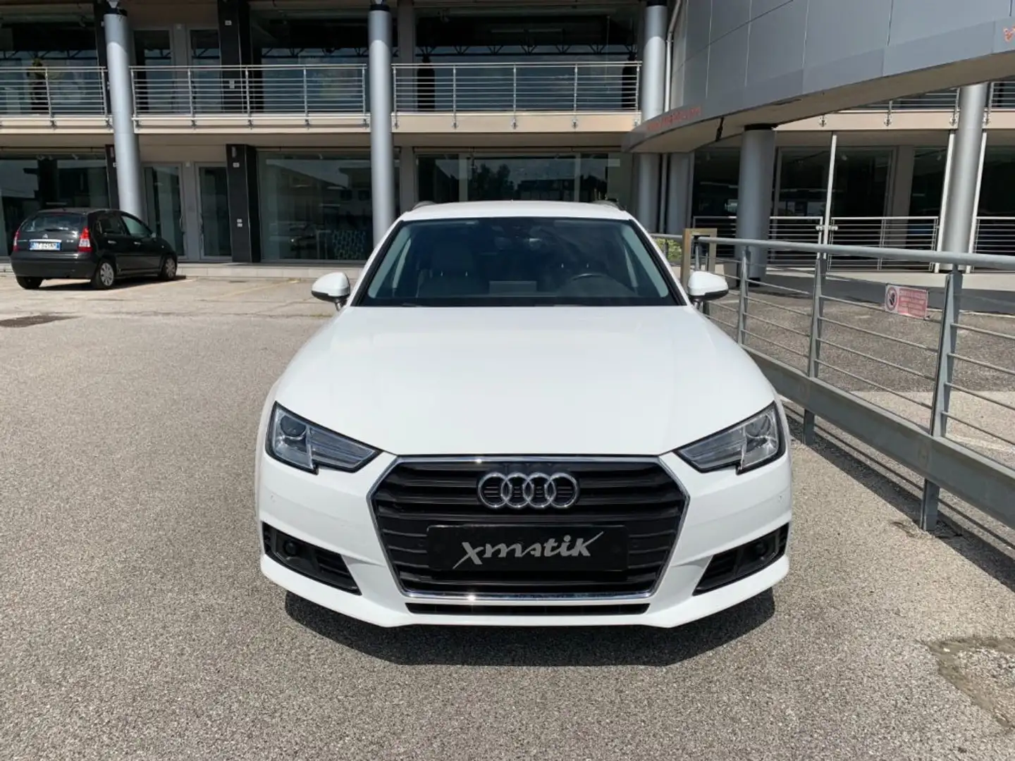 Audi A4 Avant 2.0 TDI 122 CV S tronic Business Sport Weiß - 2