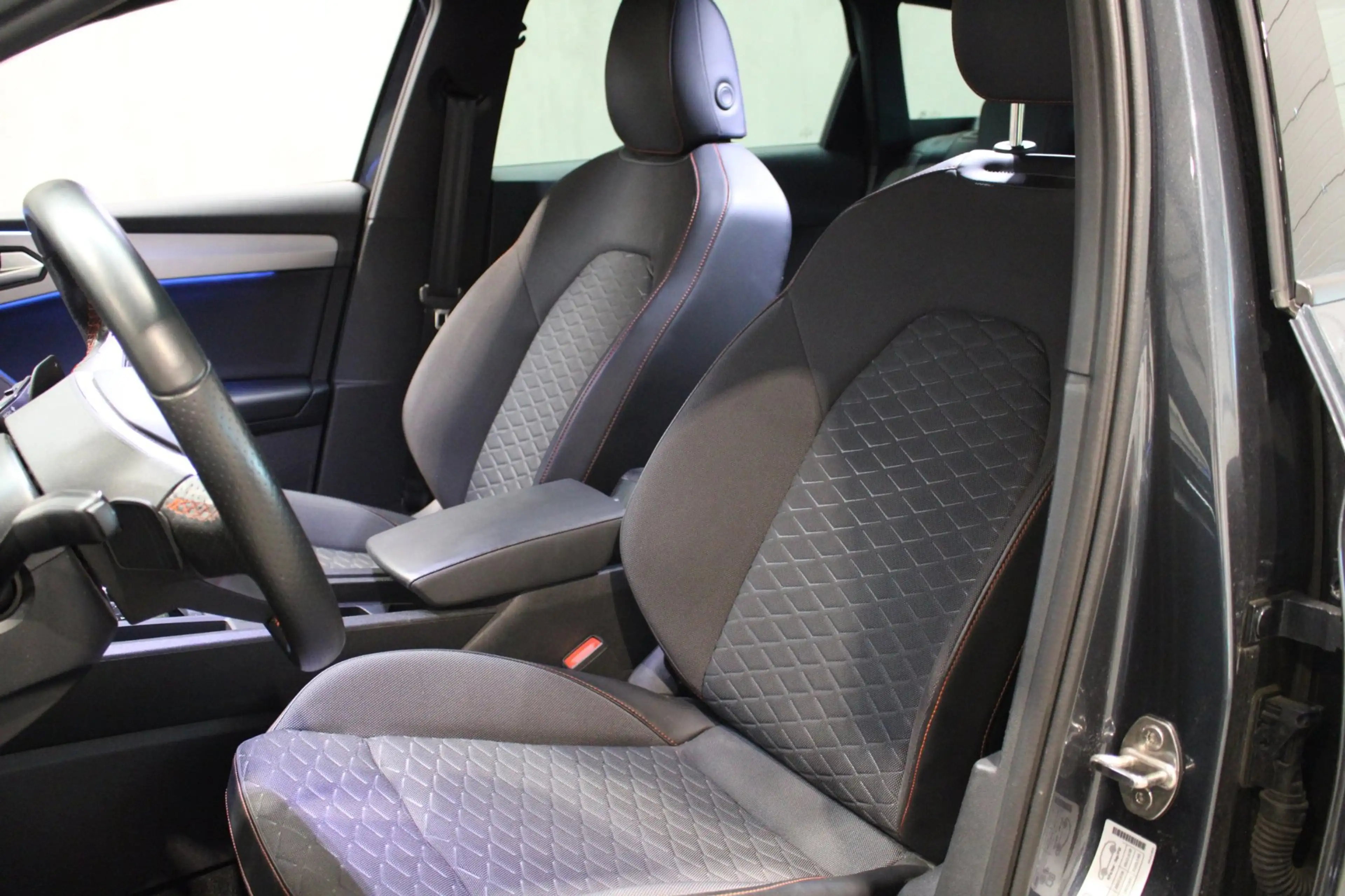 SEAT Leon e-Hybrid Sportstourer 1.4 TSI eHybrid PHEV FR Camera/Cruise — photo 6