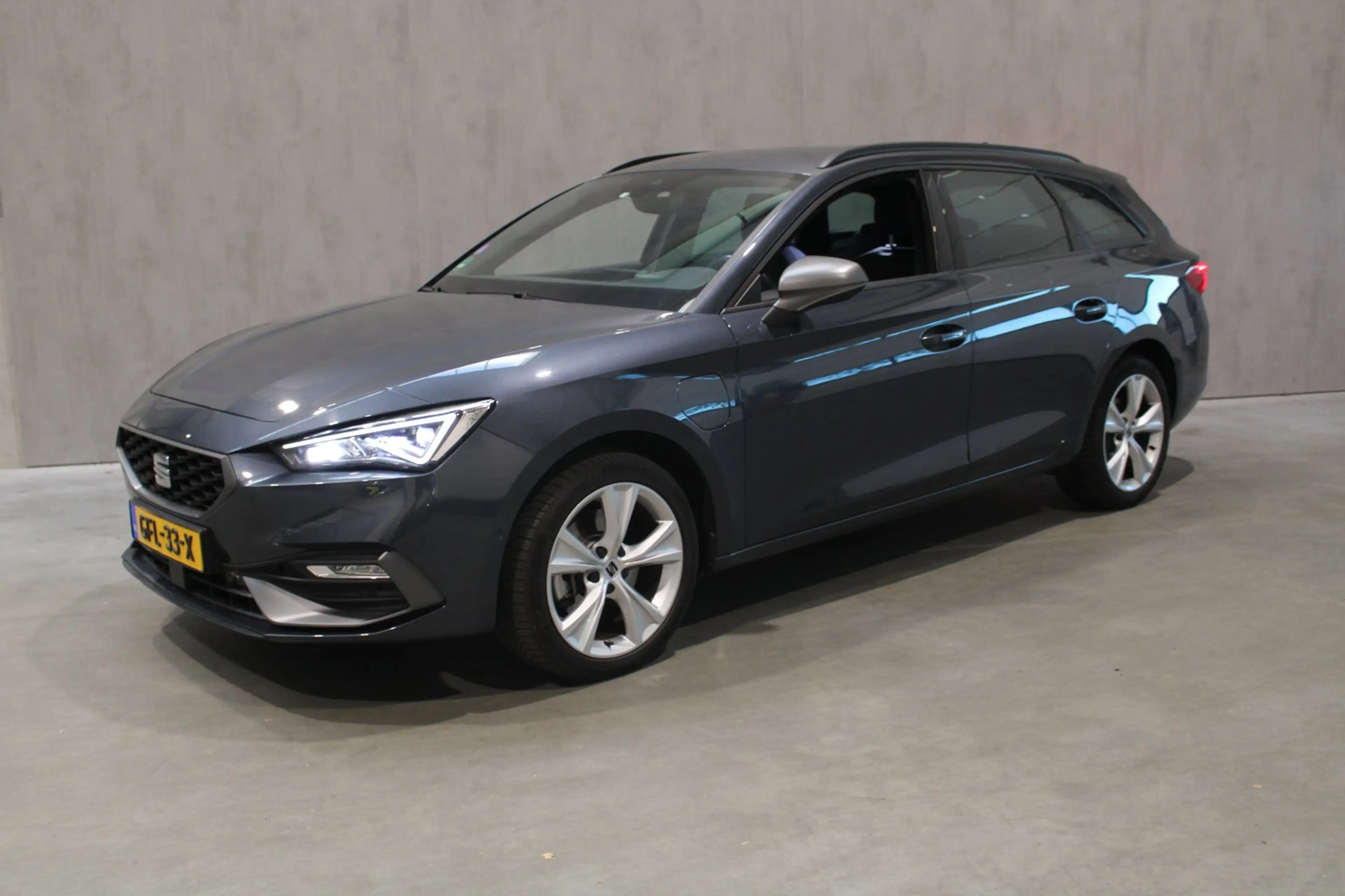 SEAT Leon e-Hybrid Sportstourer 1.4 TSI eHybrid PHEV FR Camera/Cruise — photo 2