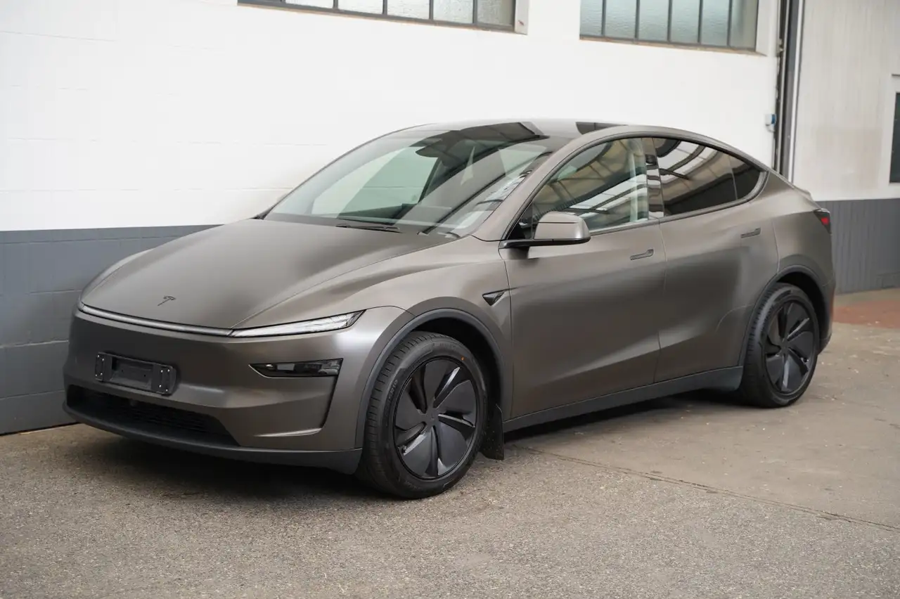 Tesla Model Y RWD Premium *AHK*foliert*