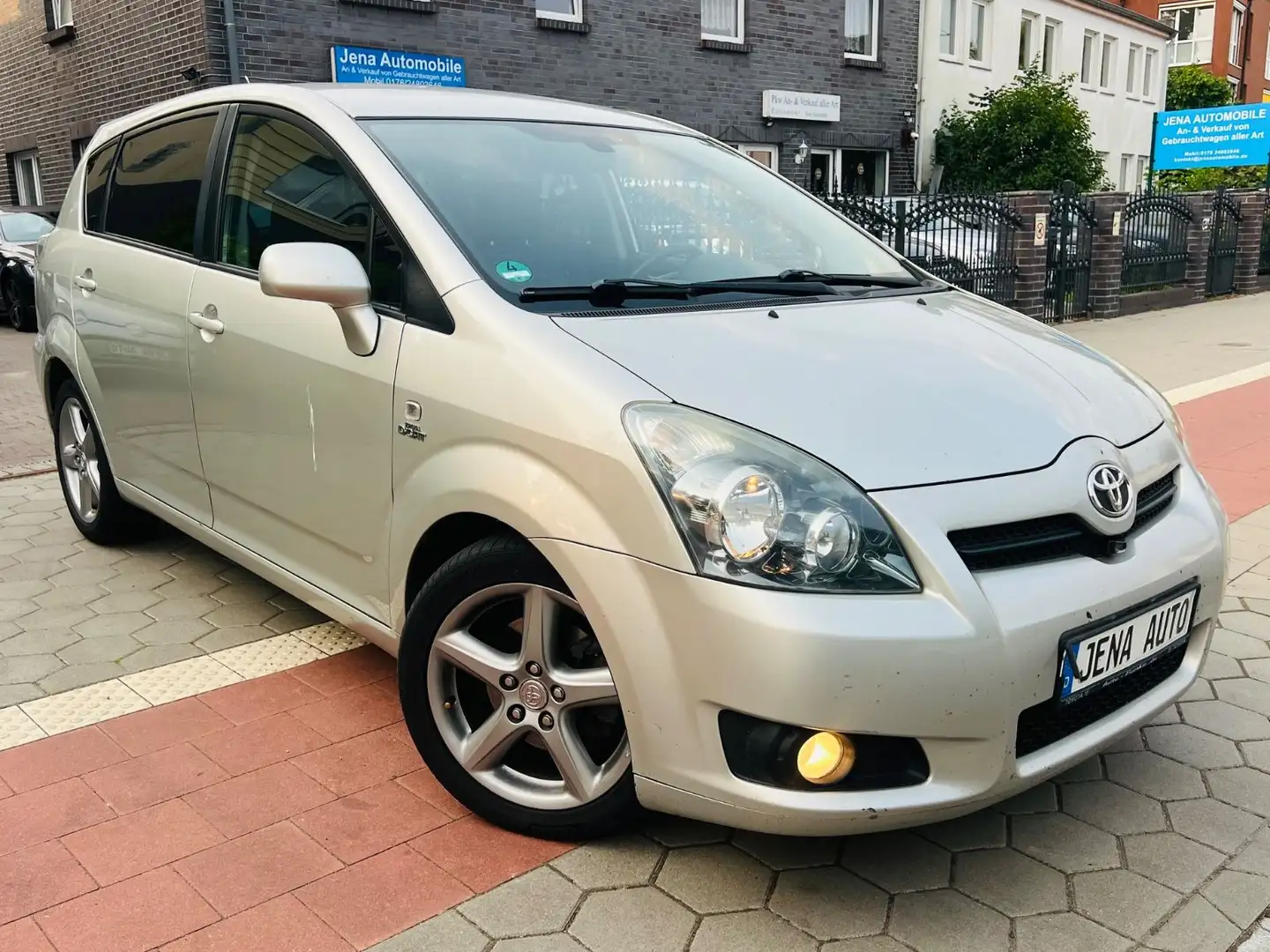 Toyota Corolla Verso 2.2 D kamera 7.Sitzer Klimaaut. Stříbrná - 1