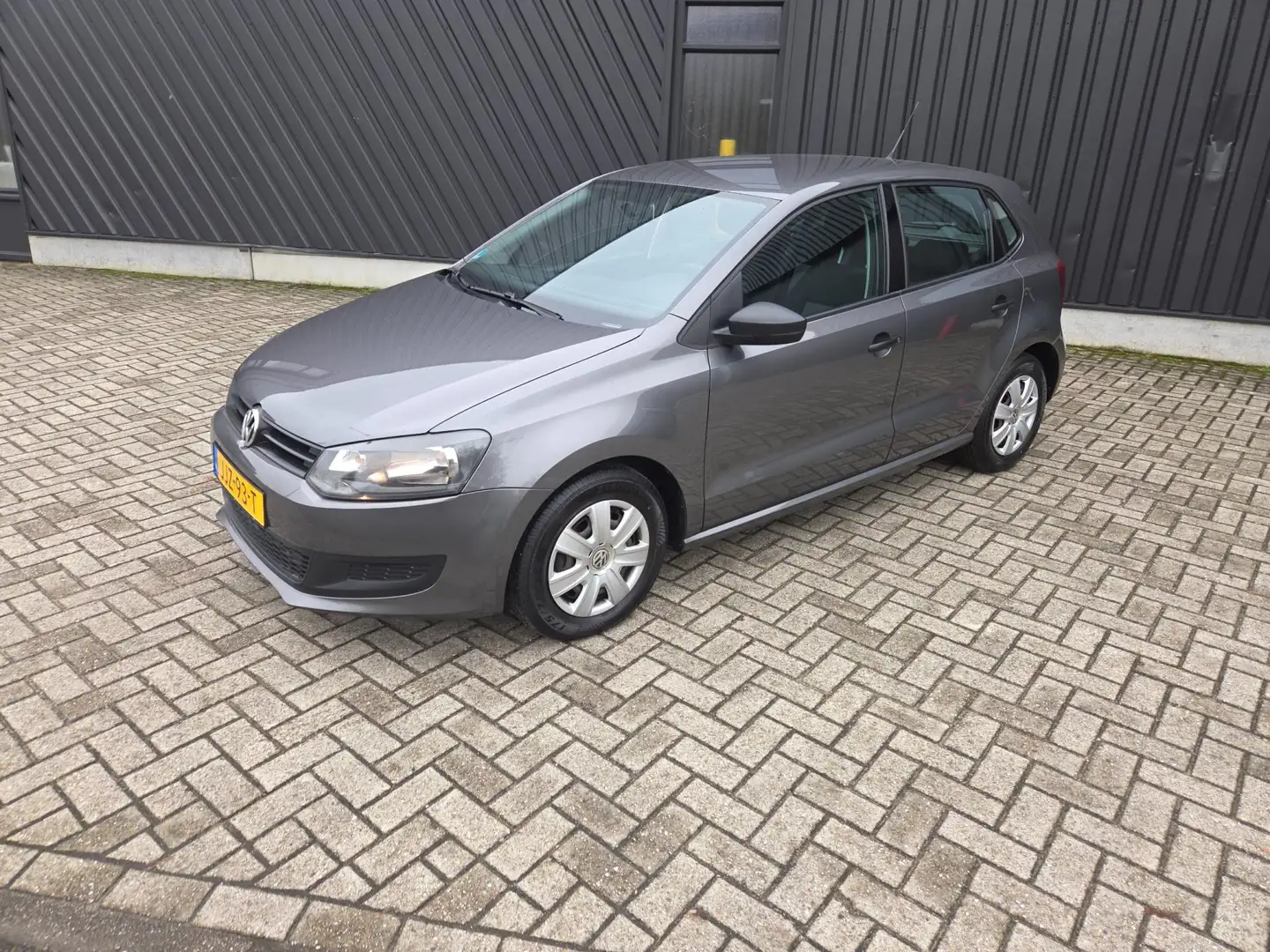 Volkswagen Polo 1.2 Easyline Airco Apk tot 07-2027 Mooie Auto Grijs - 2
