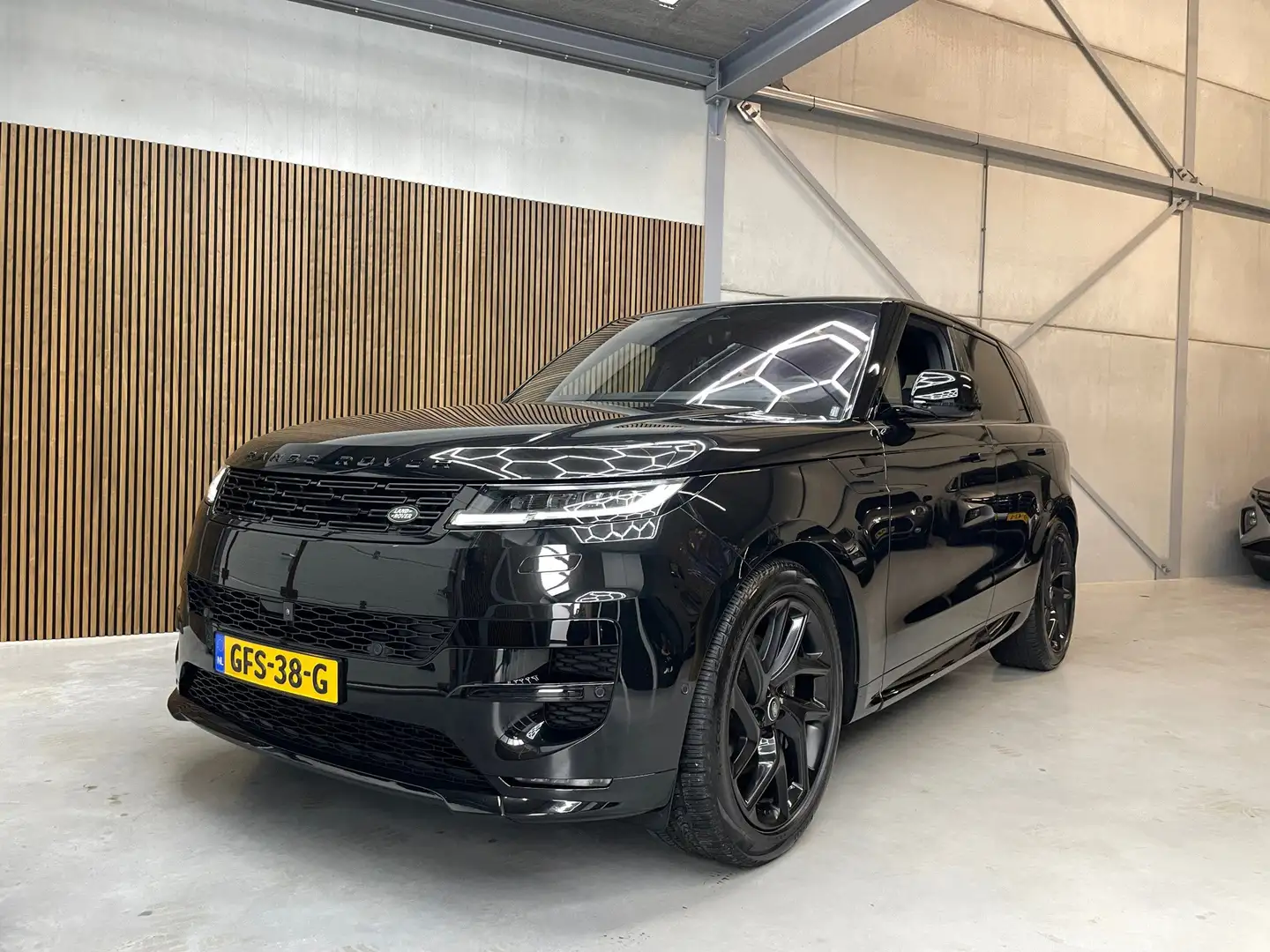 Land Rover Range Rover Sport 3.0 D300 Dynamic SE Zwart - 2