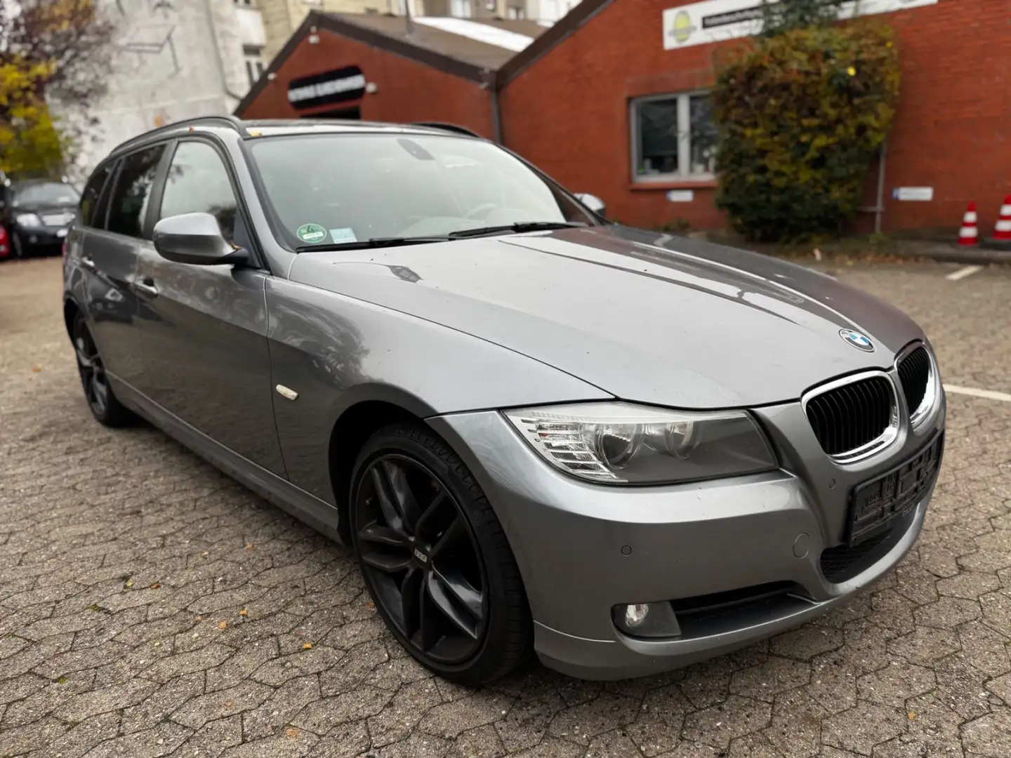 BMW 318 dA Touring'Facelift'Automatik'Xenon'TÜV:10.27 Grau - 1