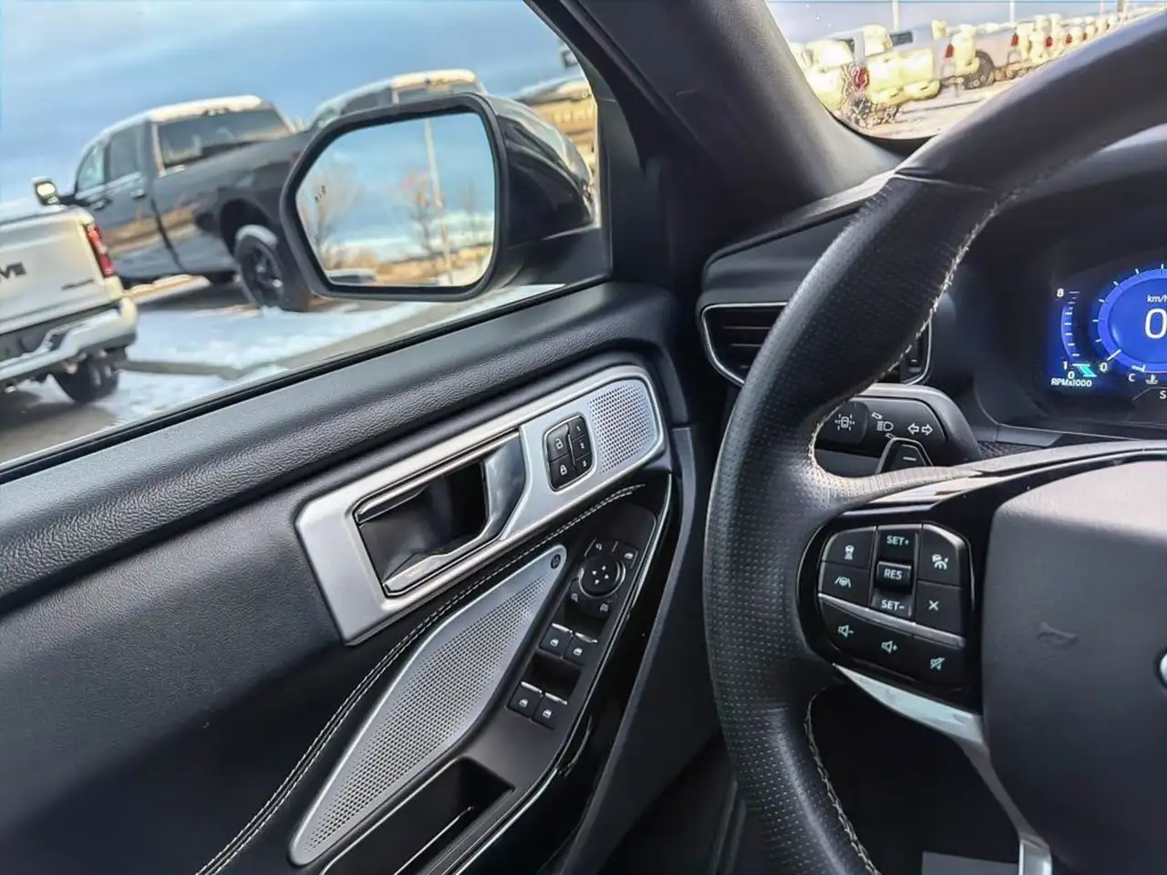Ford Explorer снимка Ford Explorer