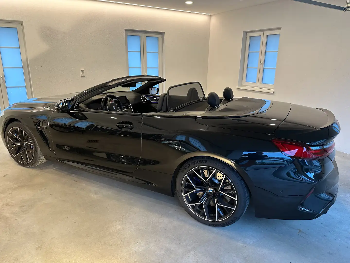 BMW M8 M8 Schwarz - 1