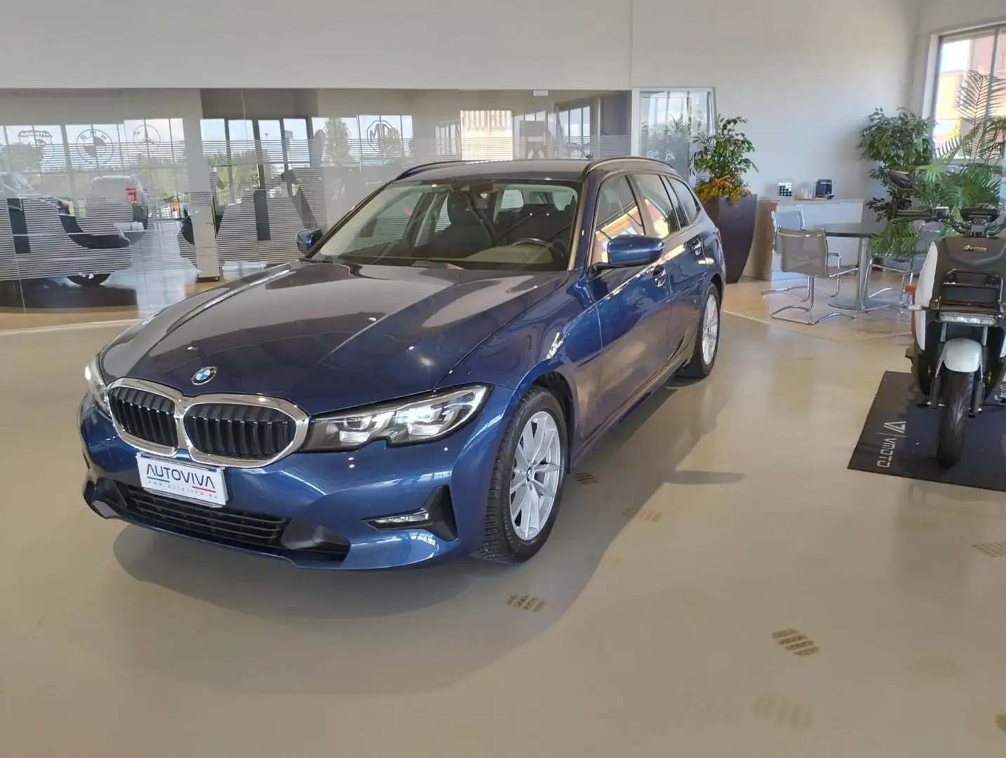 BMW 320 d 48V xDrive Touring Business Advantage Blau - 1