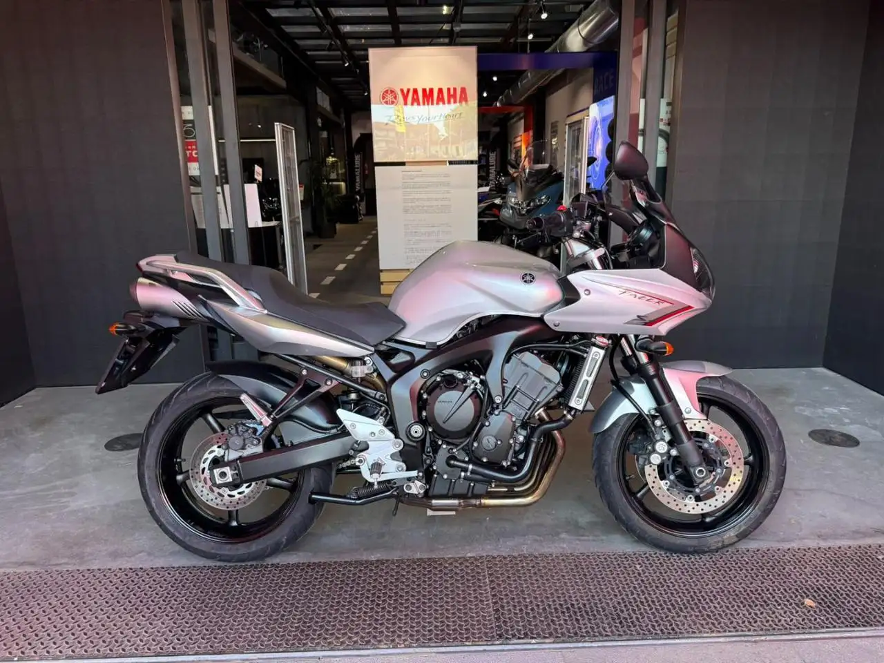 Yamaha FZ 6