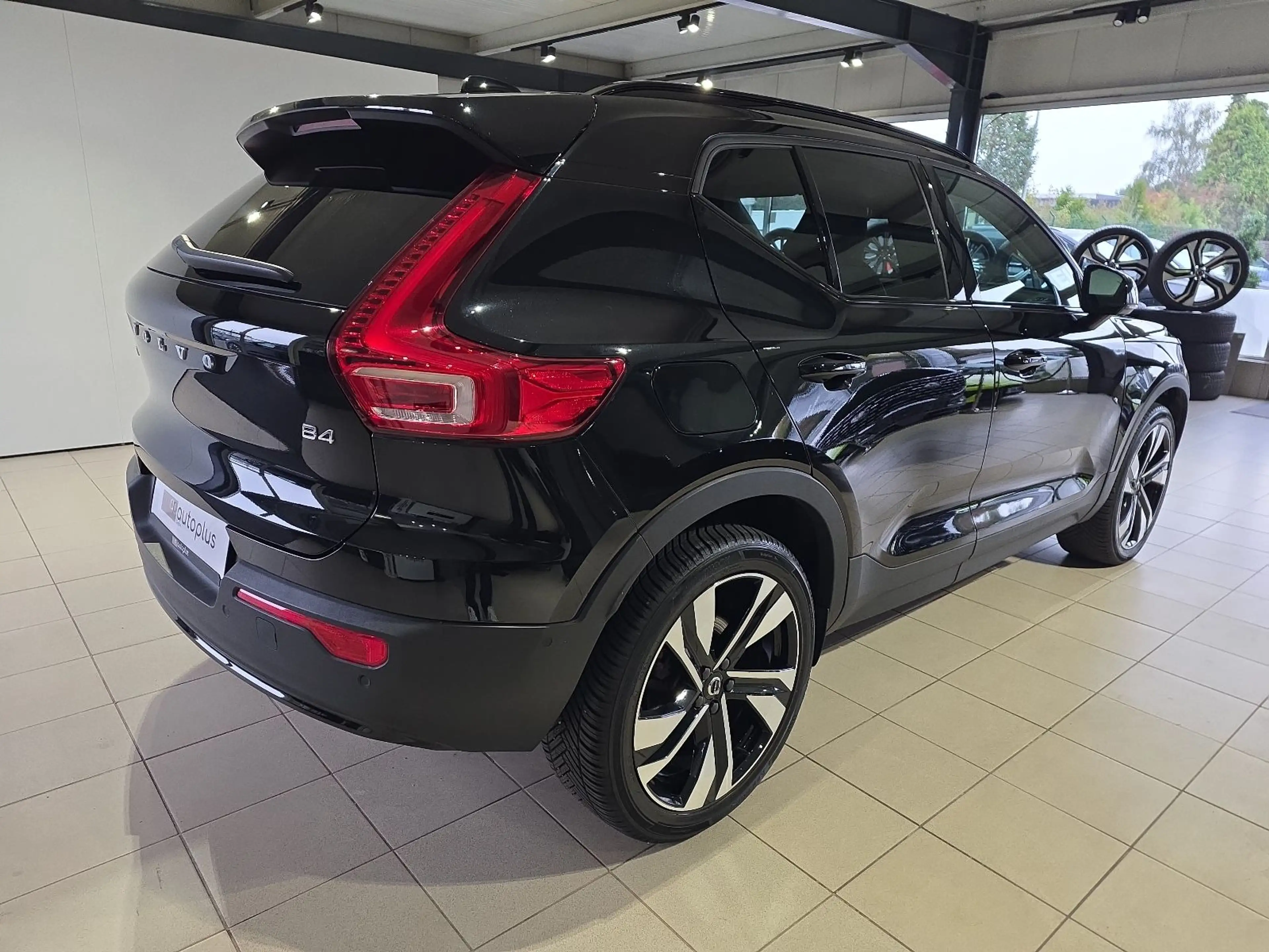 Volvo XC40 B4 Ultra Dark ACC BLIS 360° Leder 20Zoll — photo 6