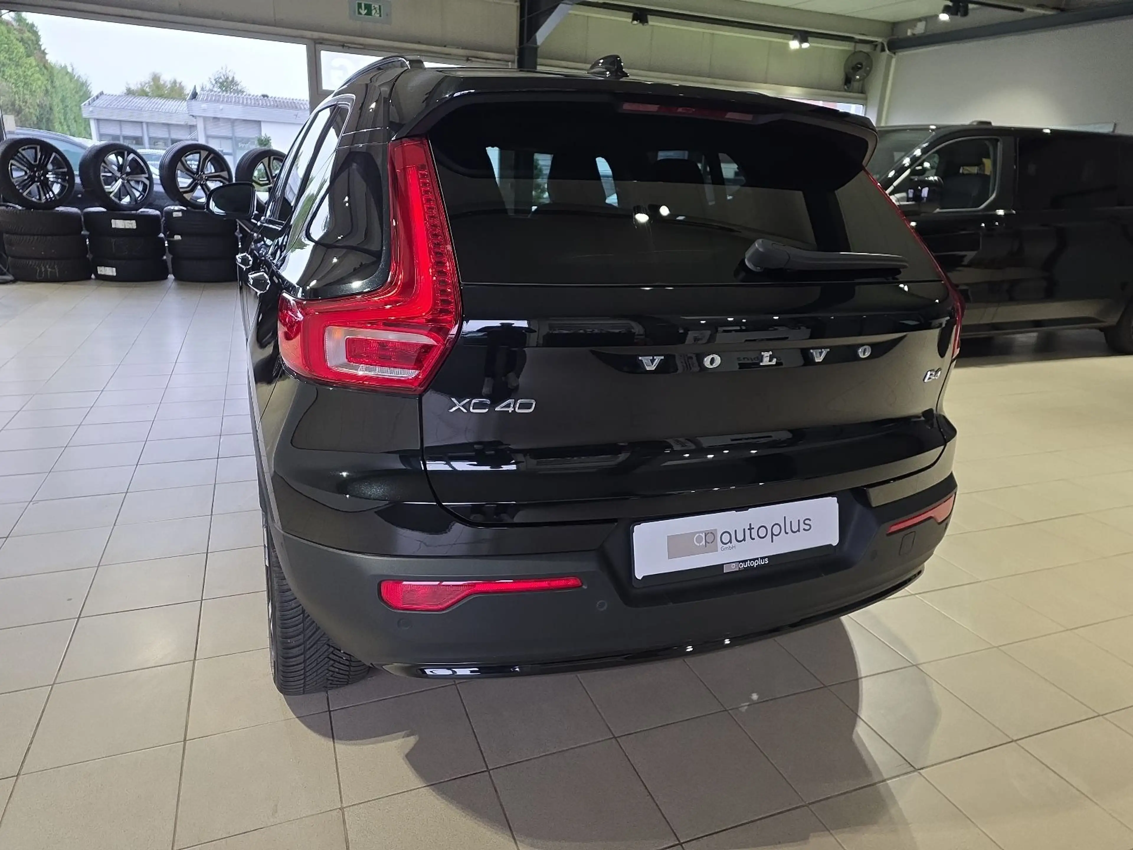 Volvo XC40 B4 Ultra Dark ACC BLIS 360° Leder 20Zoll — photo 9