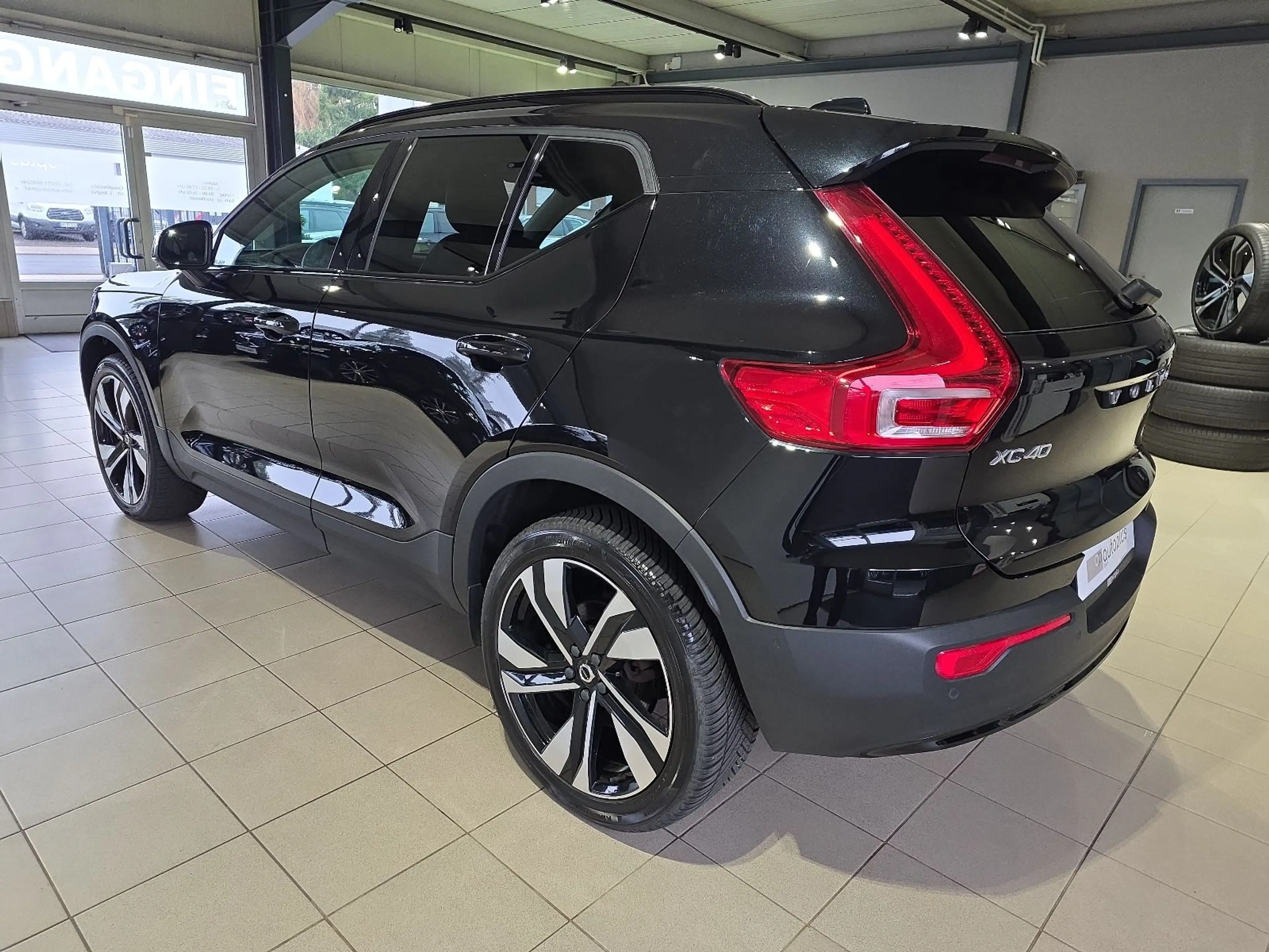 Volvo XC40 B4 Ultra Dark ACC BLIS 360° Leder 20Zoll — photo 10