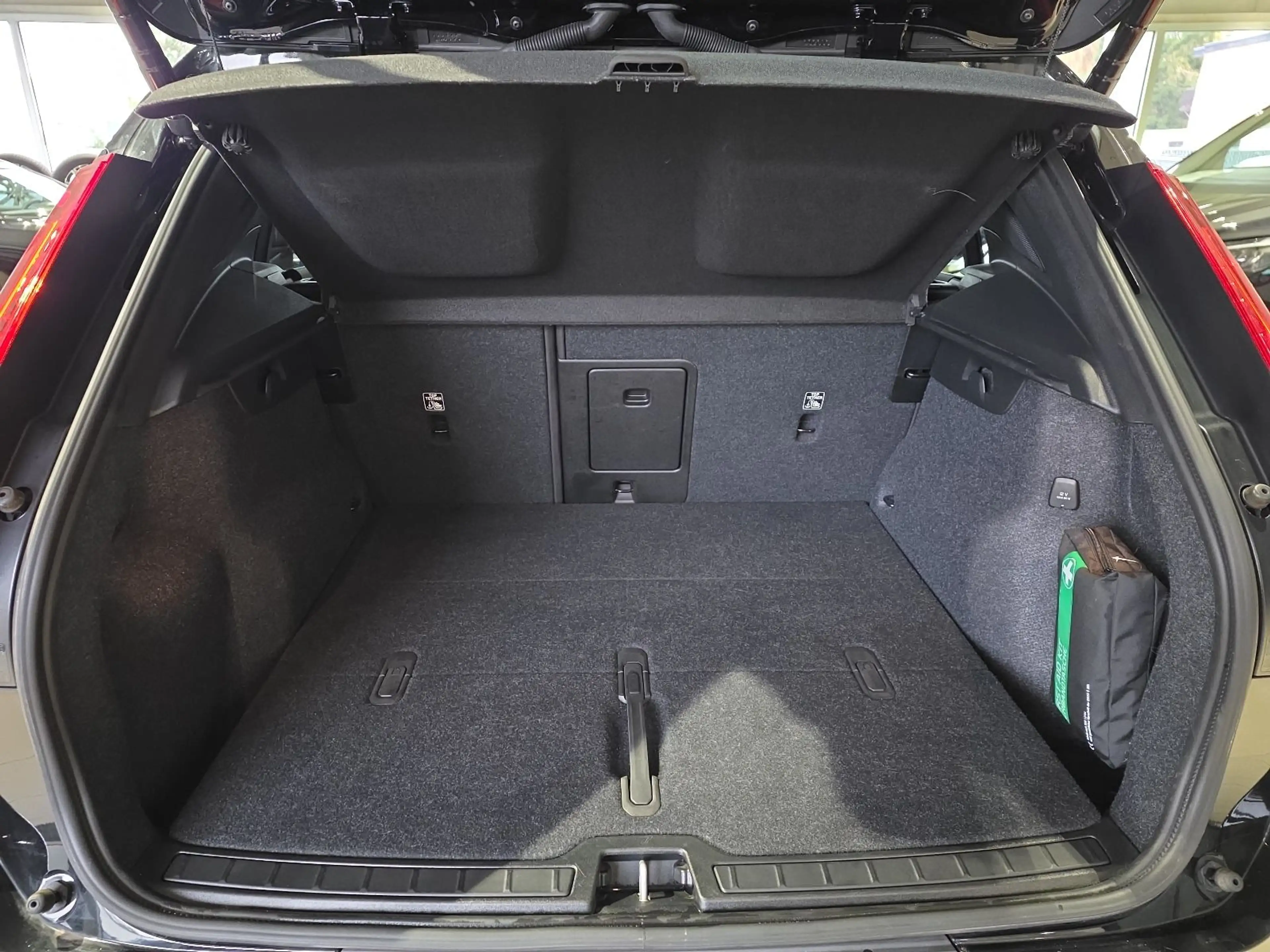 Volvo XC40 B4 Ultra Dark ACC BLIS 360° Leder 20Zoll — photo 14