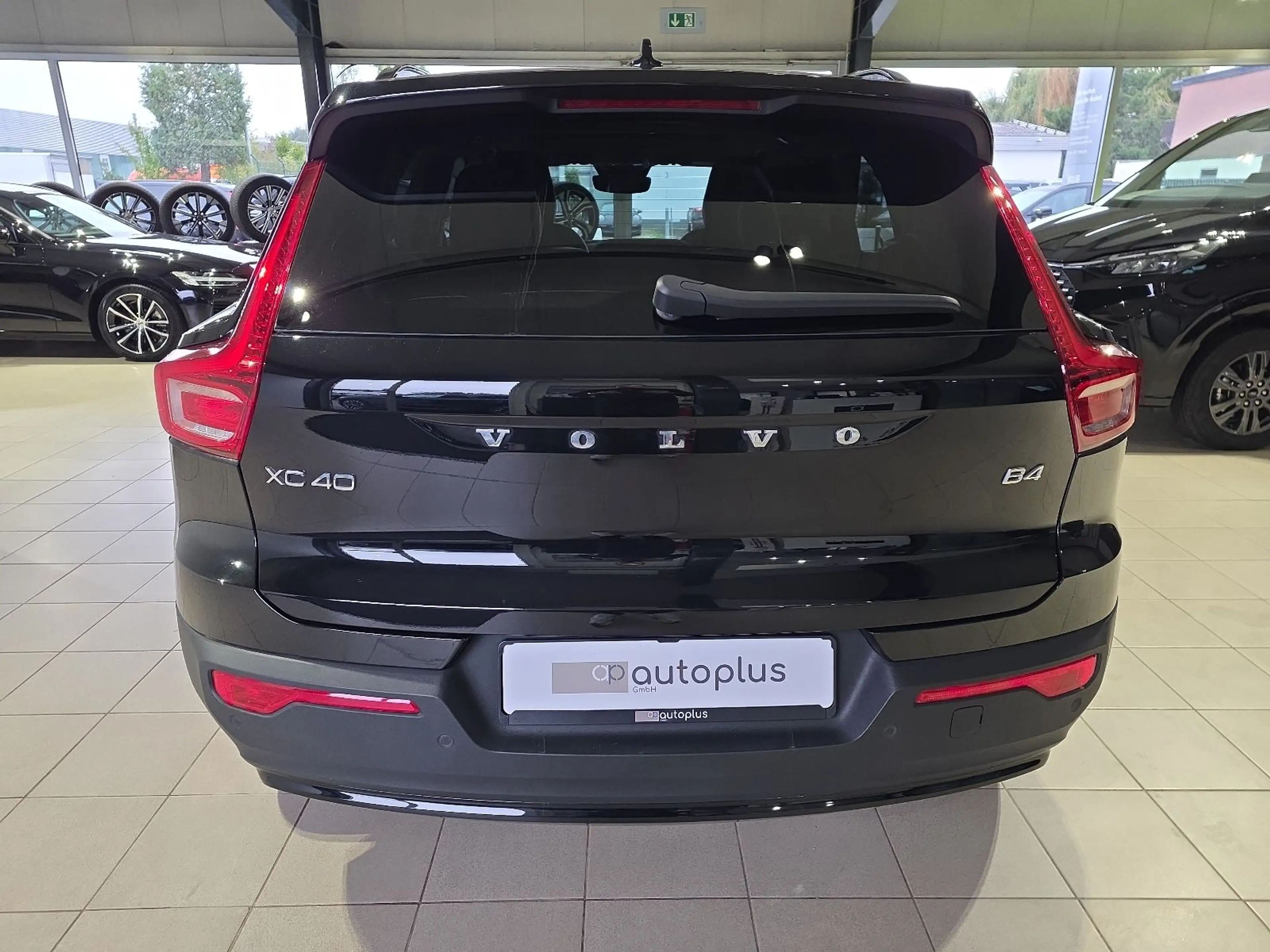 Volvo XC40 B4 Ultra Dark ACC BLIS 360° Leder 20Zoll — photo 8