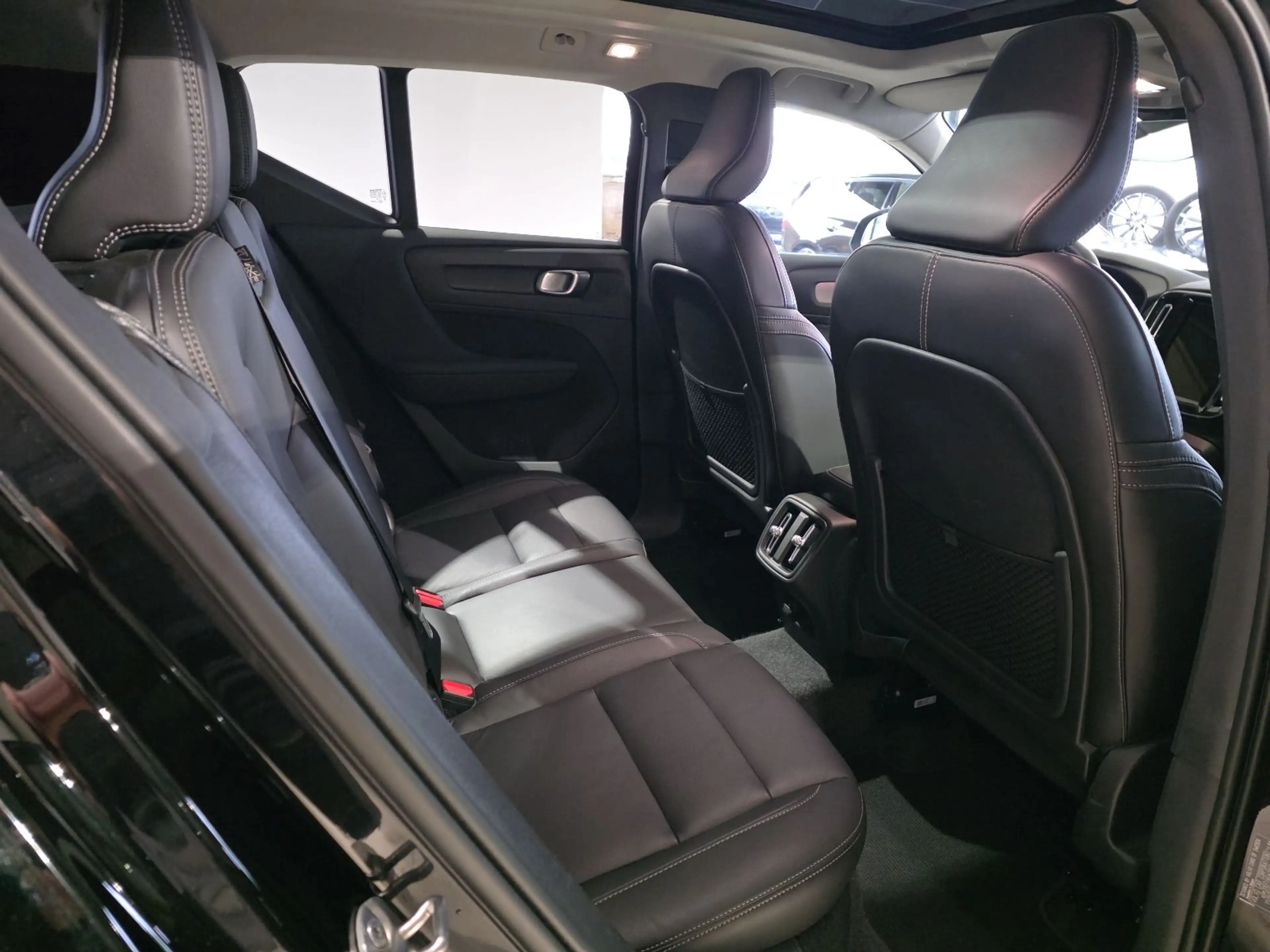 Volvo XC40 B4 Ultra Dark ACC BLIS 360° Leder 20Zoll — photo 13