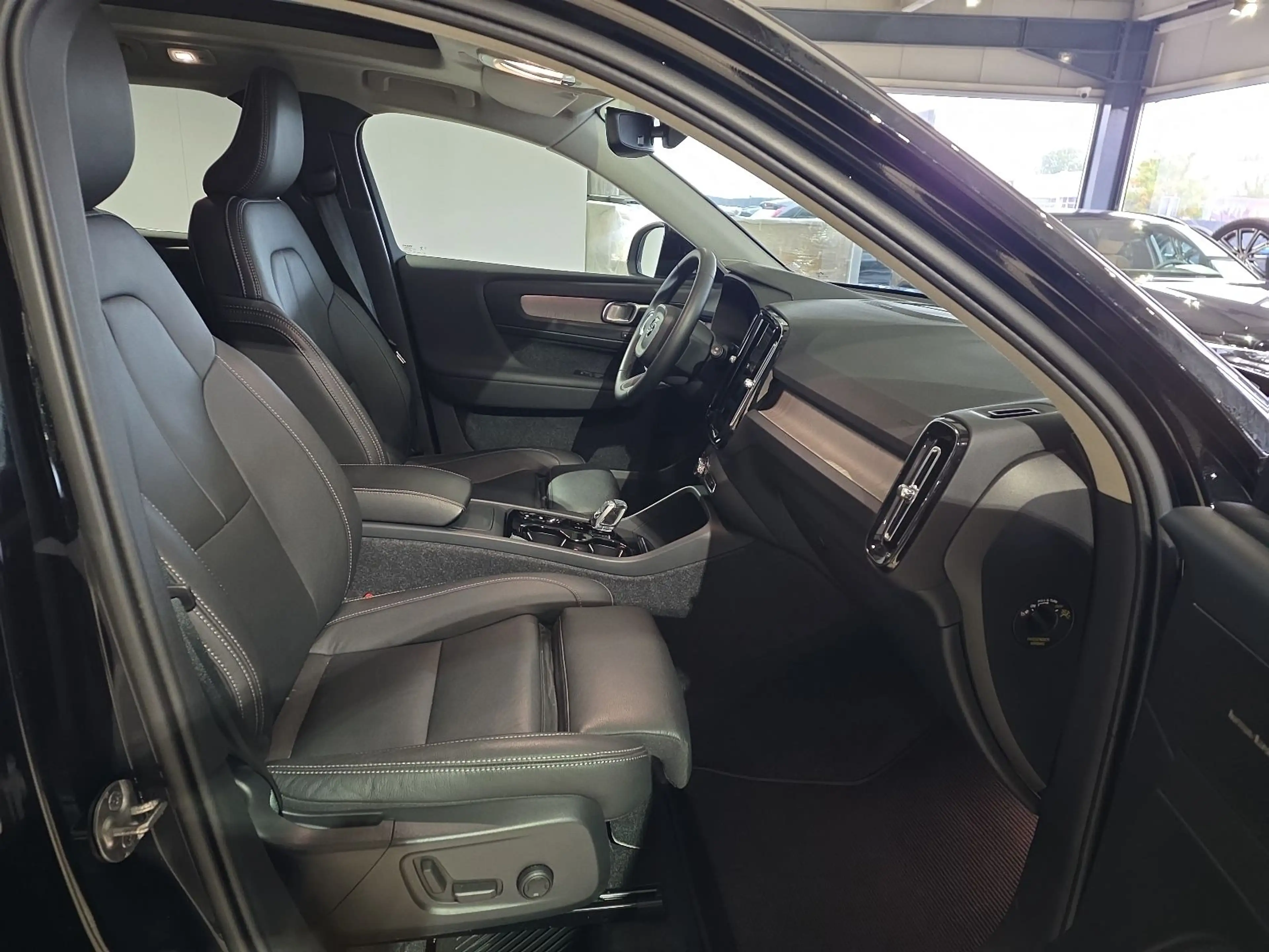 Volvo XC40 B4 Ultra Dark ACC BLIS 360° Leder 20Zoll — photo 11