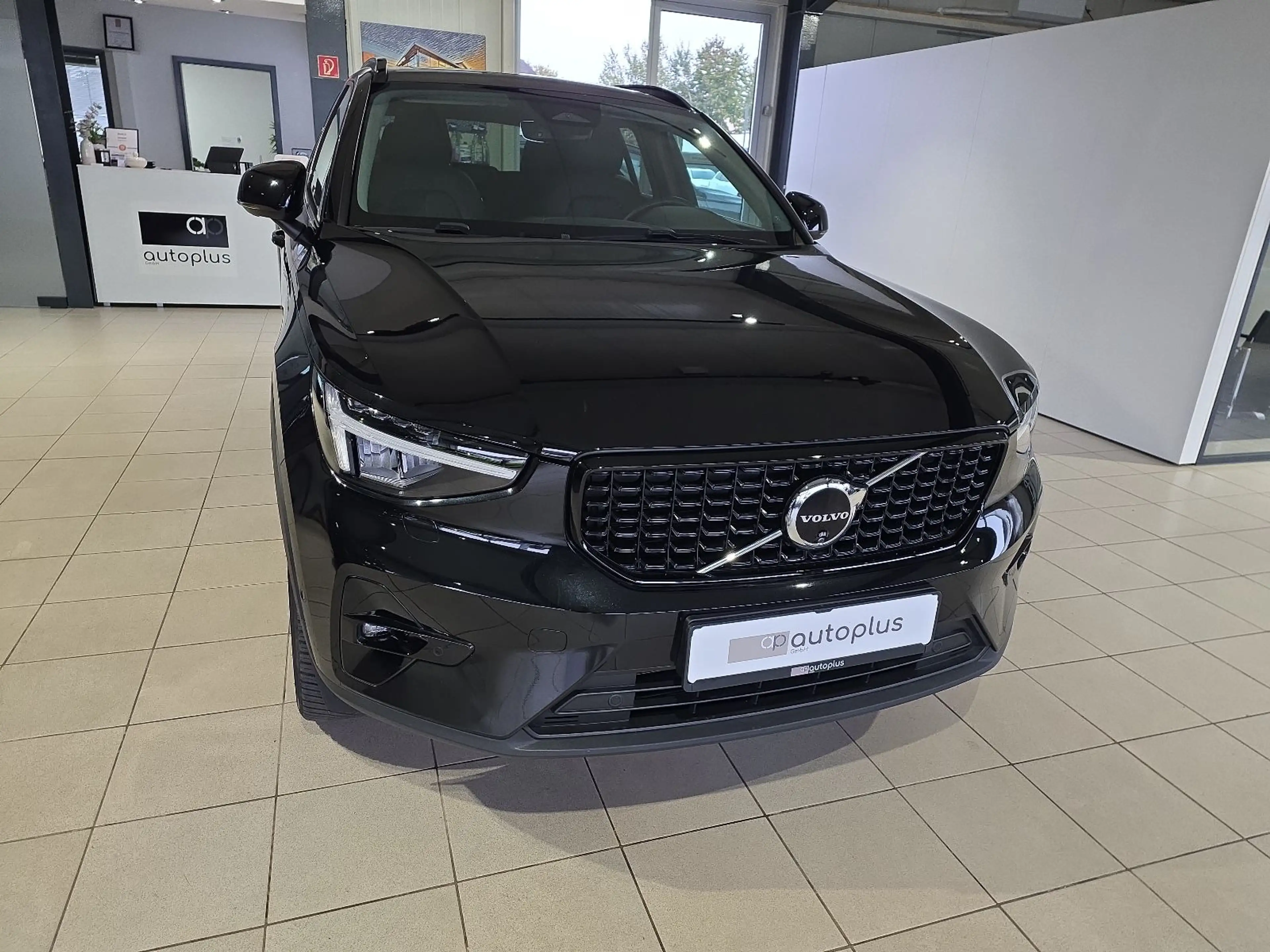 Volvo XC40 B4 Ultra Dark ACC BLIS 360° Leder 20Zoll — photo 4