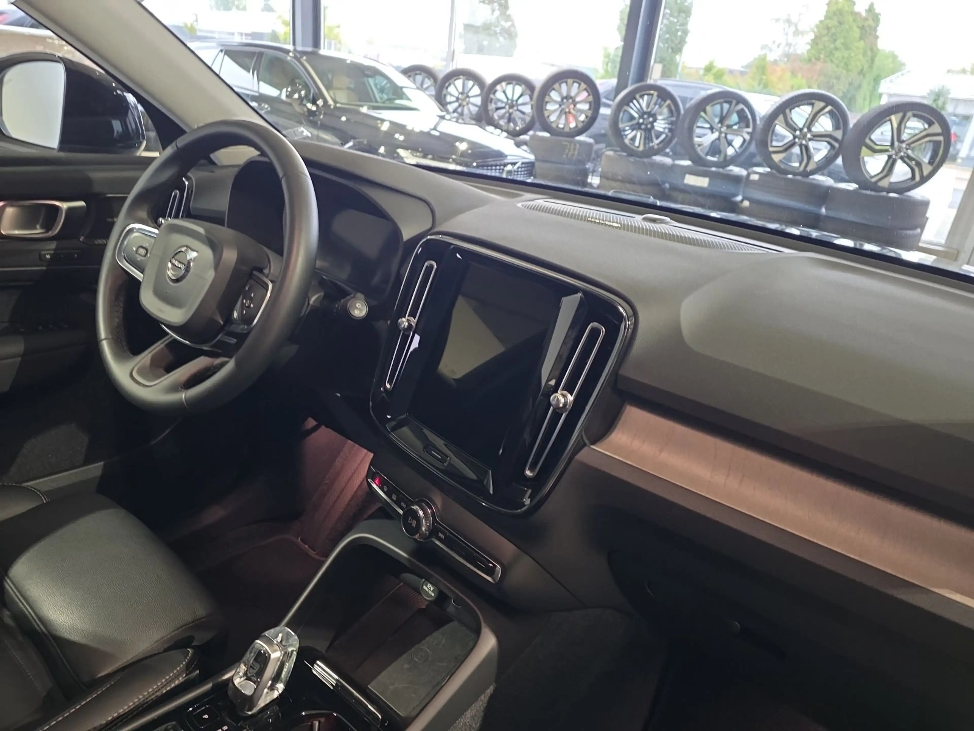 Volvo XC40 B4 Ultra Dark ACC BLIS 360° Leder 20Zoll — photo 12