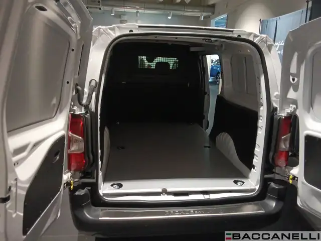 Toyota Proace City view 8