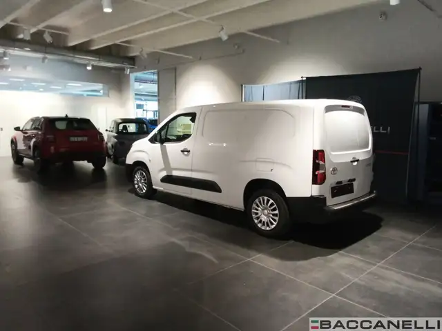 Toyota Proace City view 3