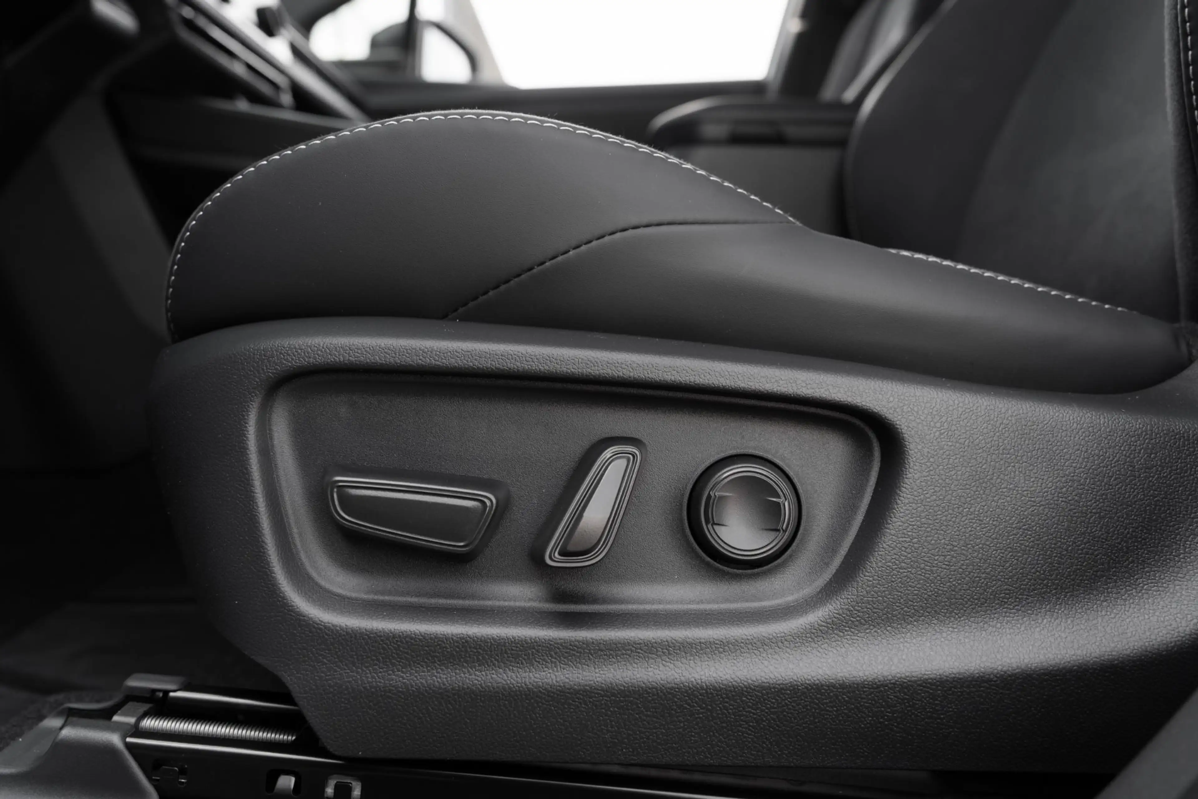 Toyota C-HR+ Executive AWD 77 kWh — photo 12