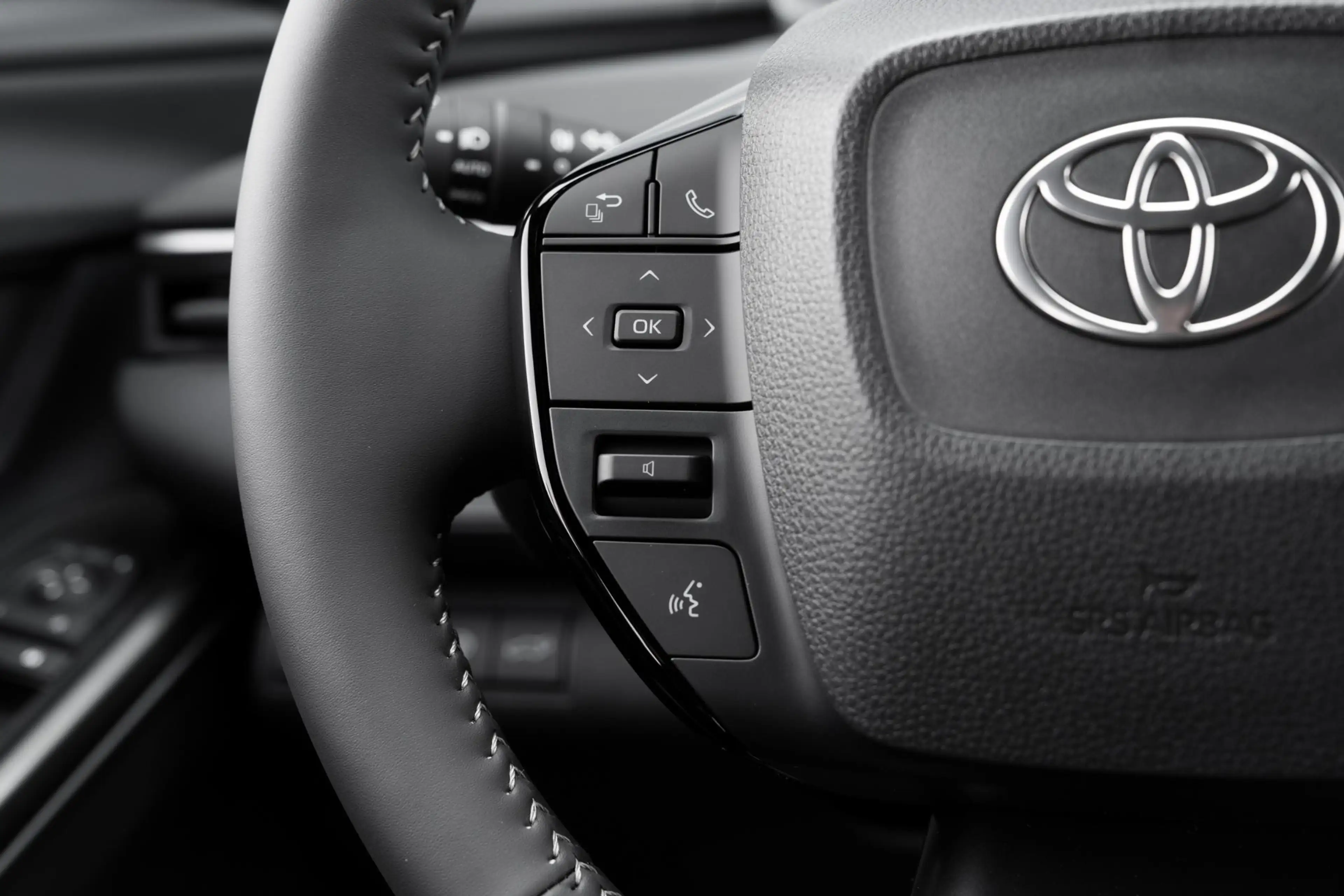 Toyota C-HR+ Executive AWD 77 kWh — photo 32
