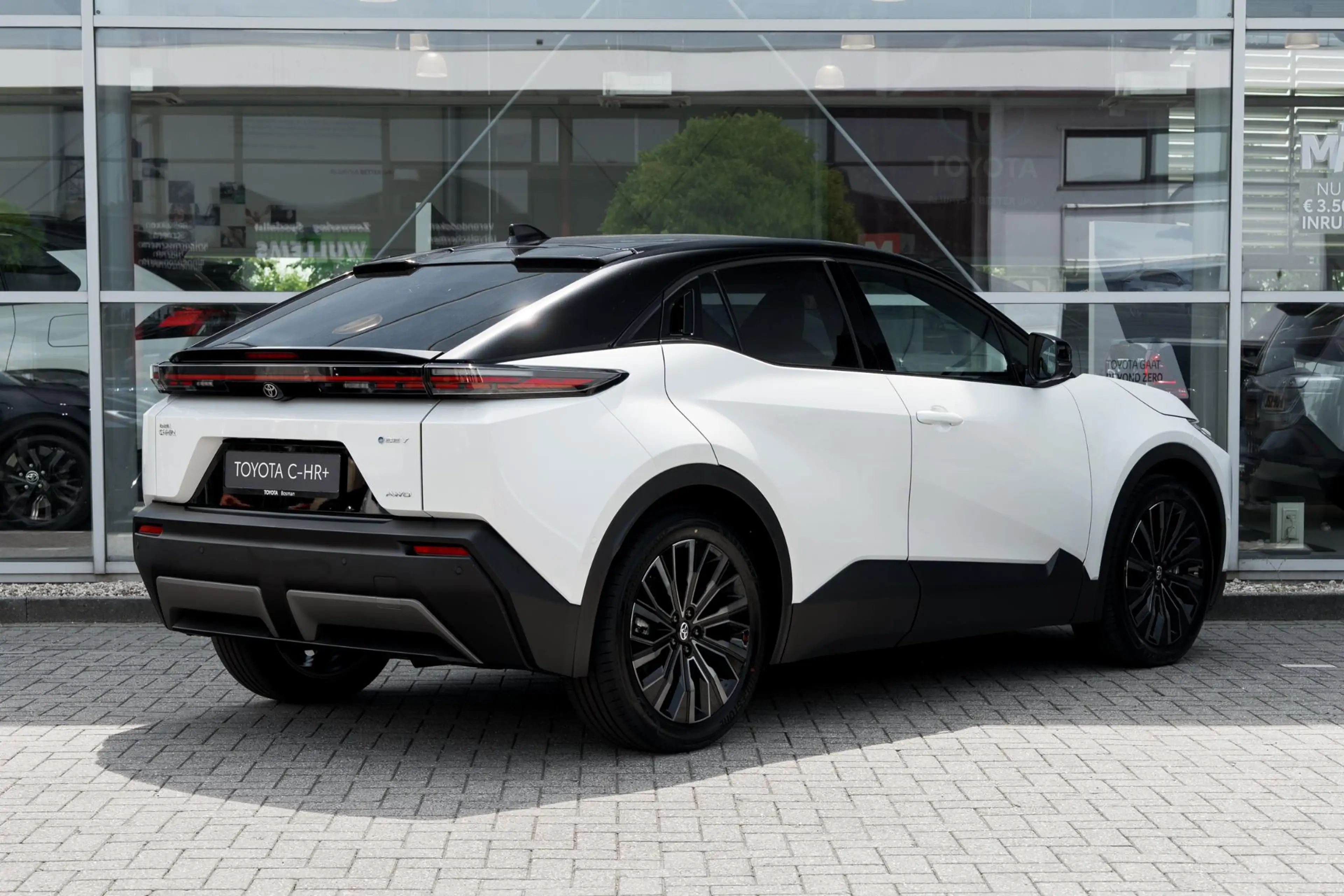 Toyota C-HR+ Executive AWD 77 kWh — photo 2