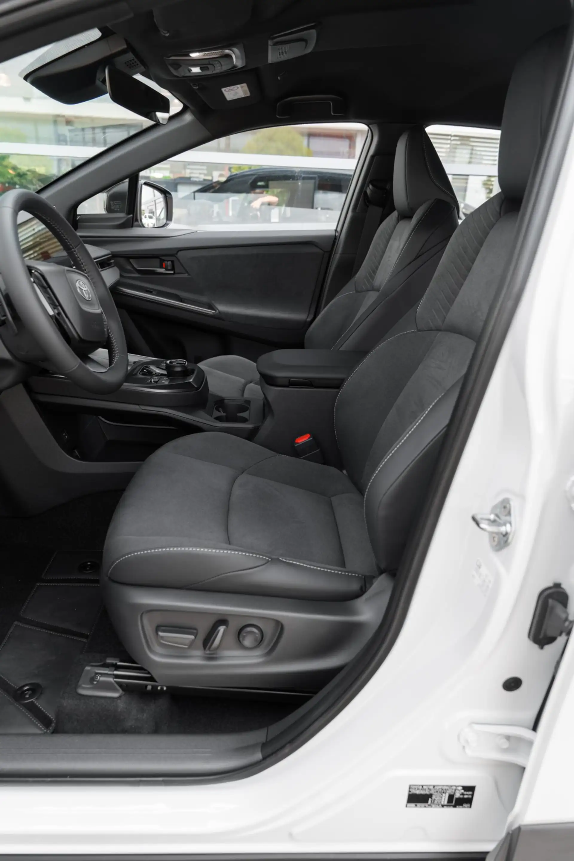 Toyota C-HR+ Executive AWD 77 kWh — photo 11