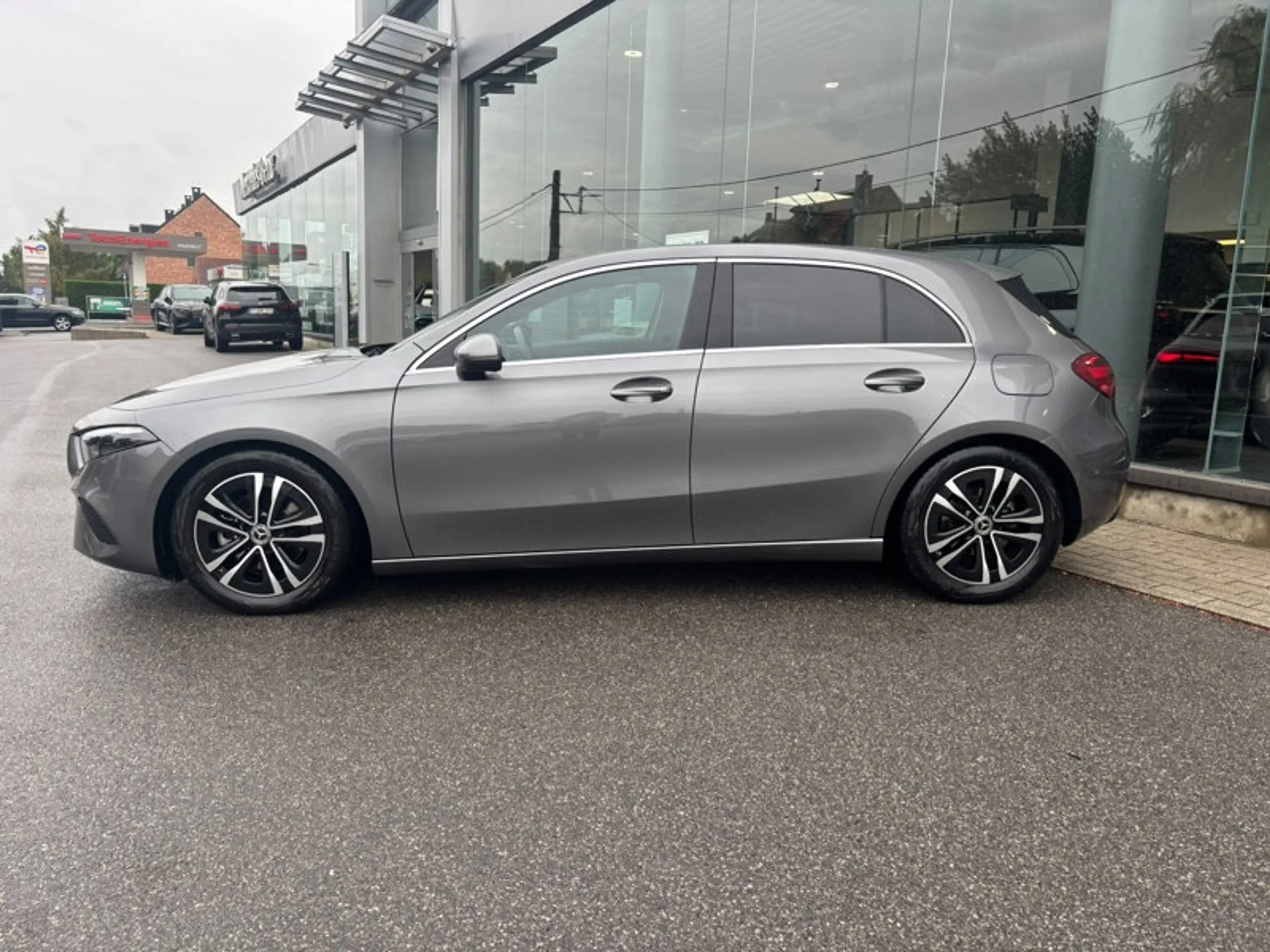 Mercedes-Benz A 180 Luxury Line — photo 7