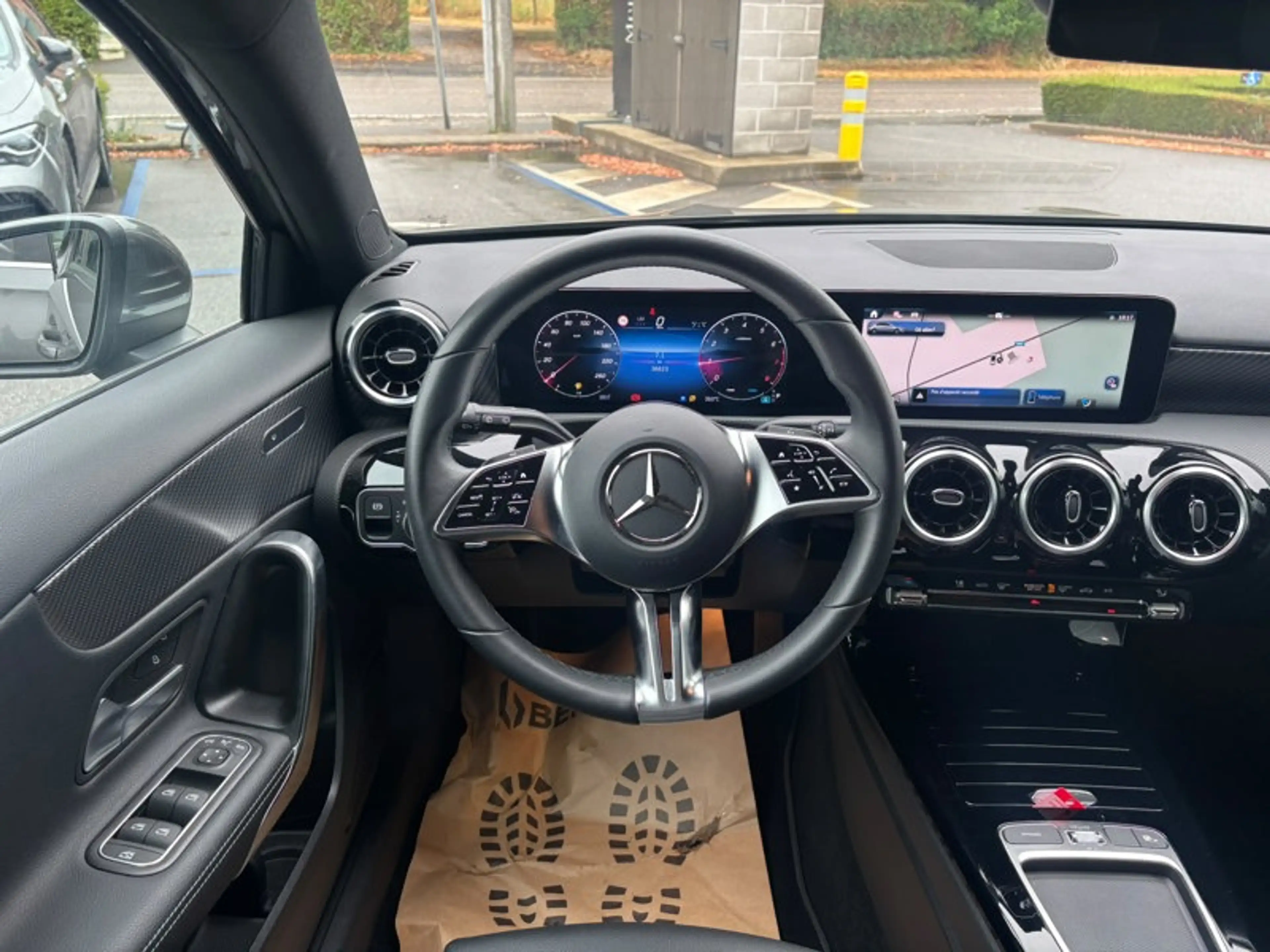 Mercedes-Benz A 180 Luxury Line — photo 12