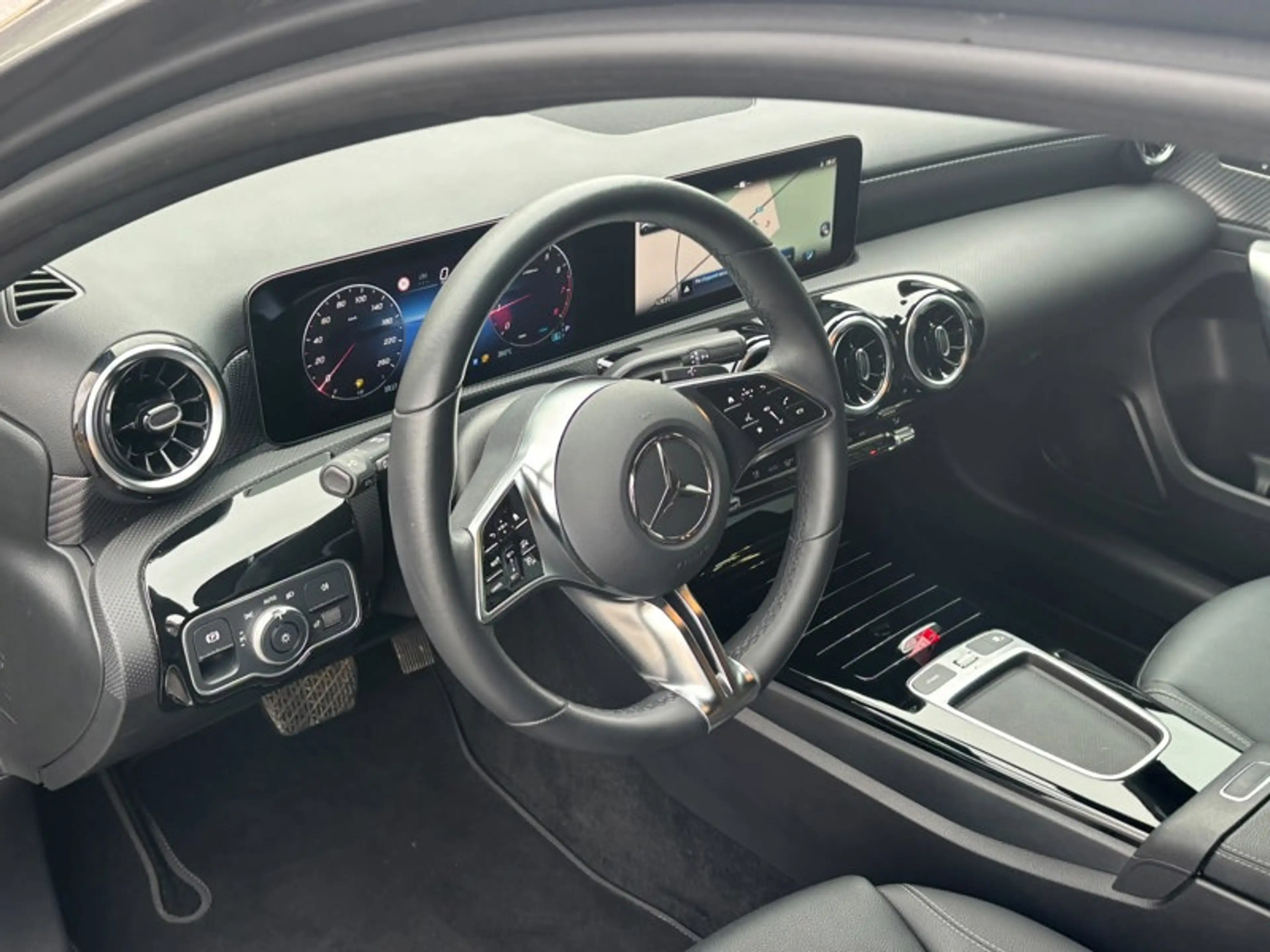 Mercedes-Benz A 180 Luxury Line — photo 3
