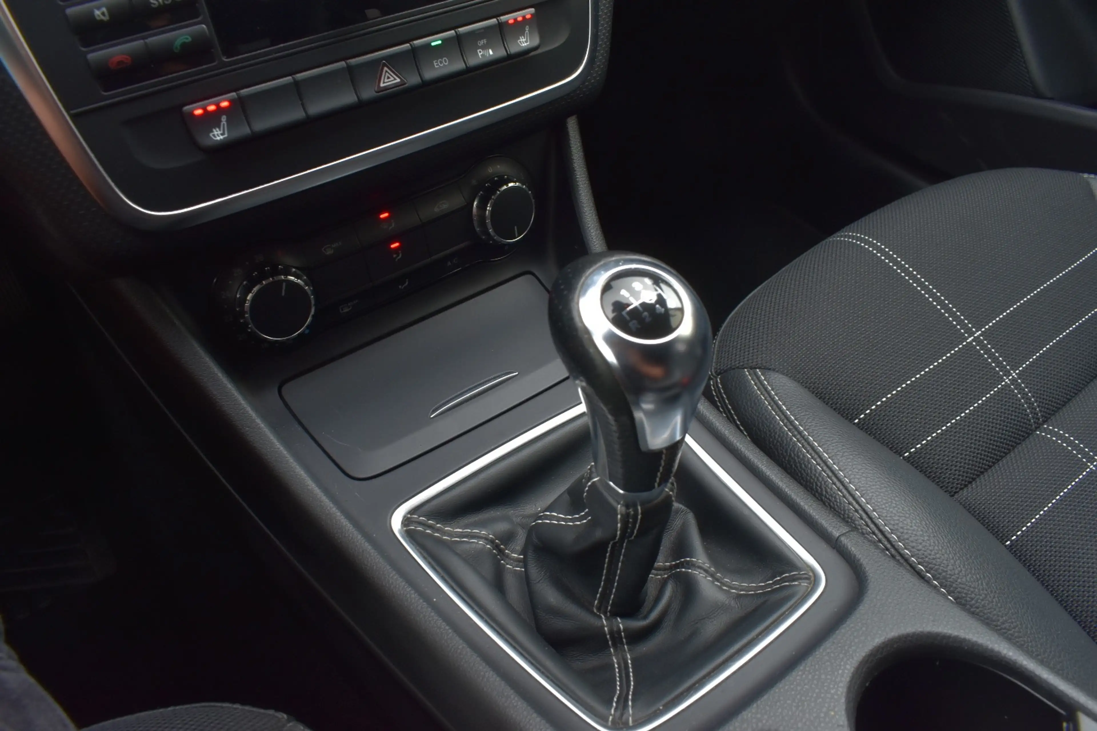 Mercedes-Benz A 180 I Navi / Xenon / Leder / PDC / Verw Zetels / Garantie — photo 11