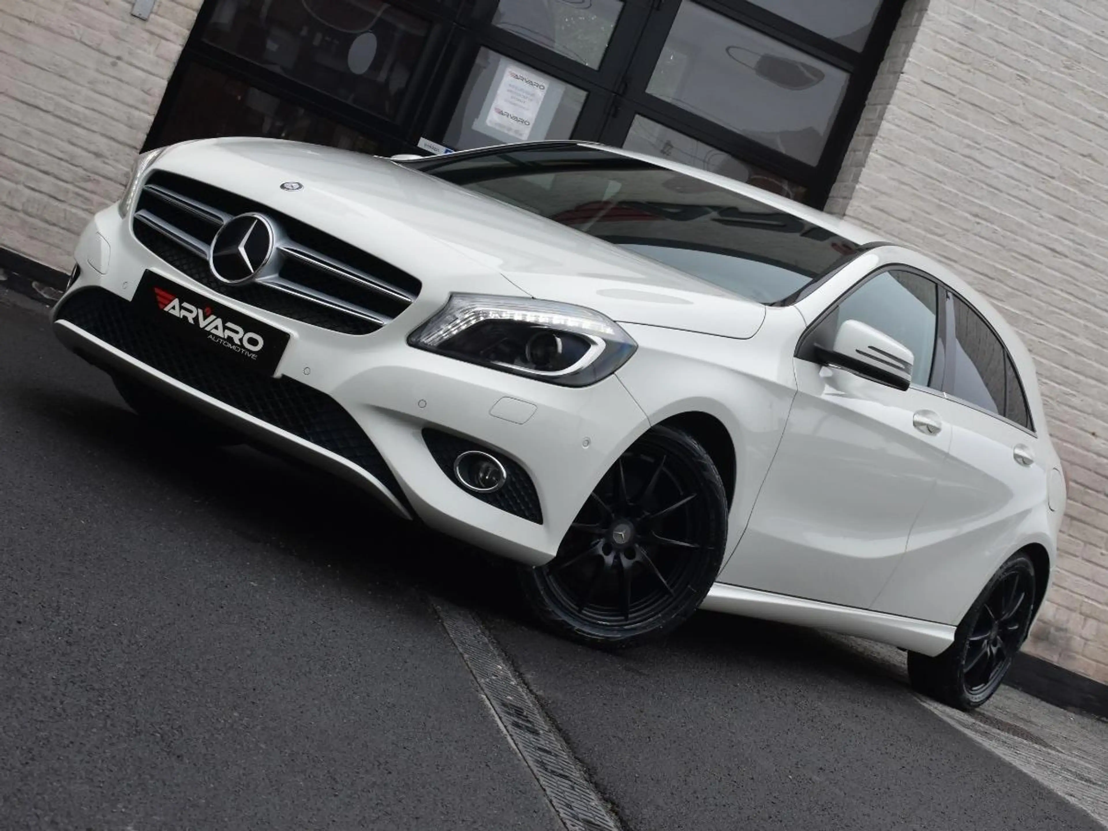 Mercedes-Benz A 180 I Navi / Xenon / Leder / PDC / Verw Zetels / Garantie
