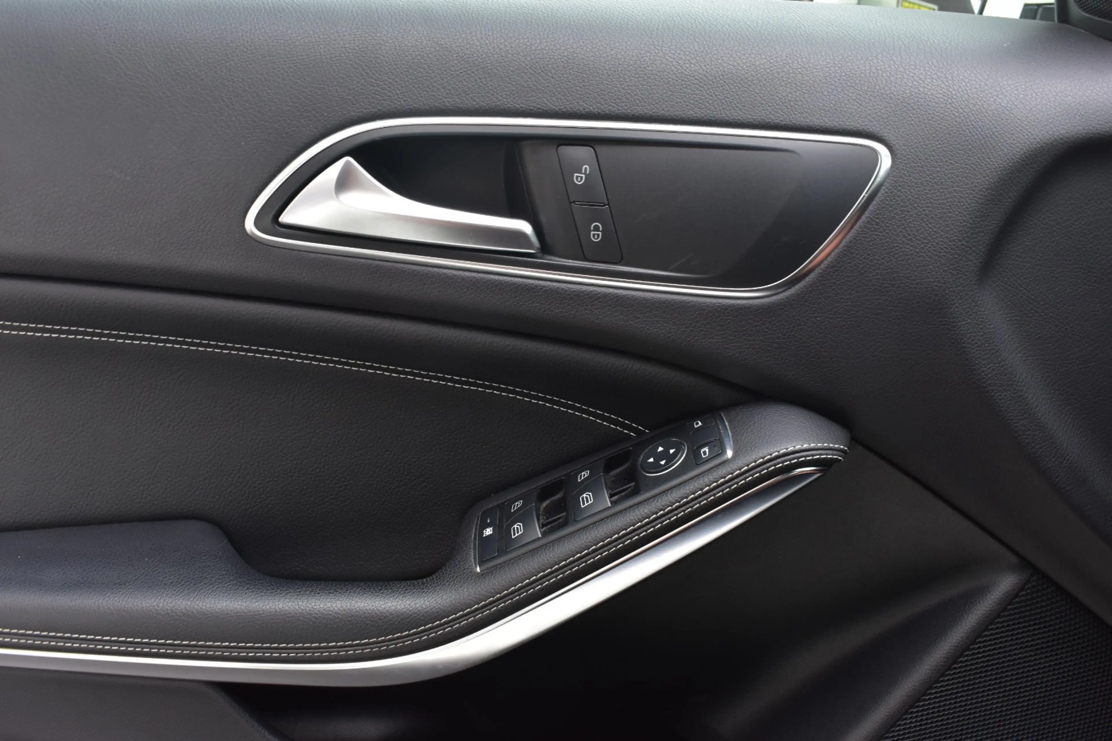 Mercedes-Benz A 180 I Navi / Xenon / Leder / PDC / Verw Zetels / Garantie — photo 14