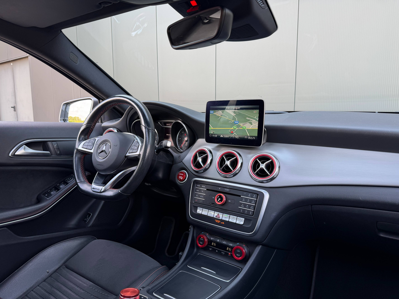 Mercedes-Benz GLA 200 d 136cv - Boite Auto. - Pack AMG - Toit ouvrant — photo 15