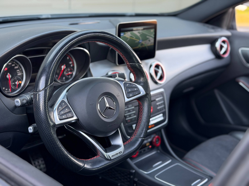 Mercedes-Benz GLA 200 d 136cv - Boite Auto. - Pack AMG - Toit ouvrant — photo 13