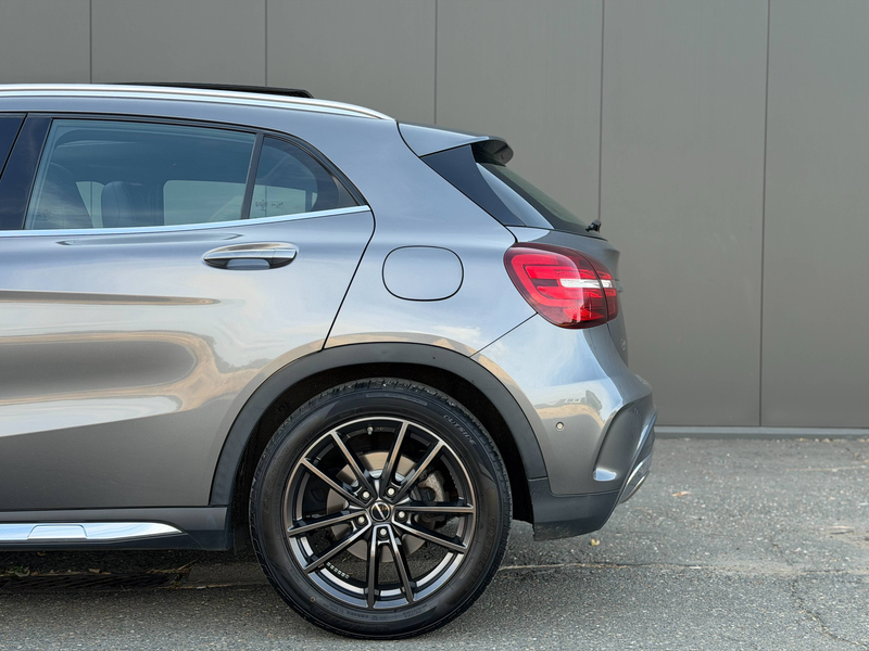 Mercedes-Benz GLA 200 d 136cv - Boite Auto. - Pack AMG - Toit ouvrant — photo 10