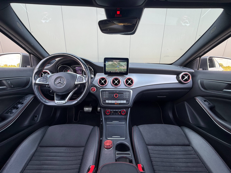 Mercedes-Benz GLA 200 d 136cv - Boite Auto. - Pack AMG - Toit ouvrant — photo 14