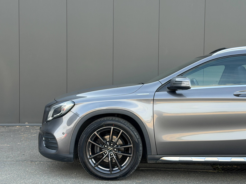 Mercedes-Benz GLA 200 d 136cv - Boite Auto. - Pack AMG - Toit ouvrant — photo 9