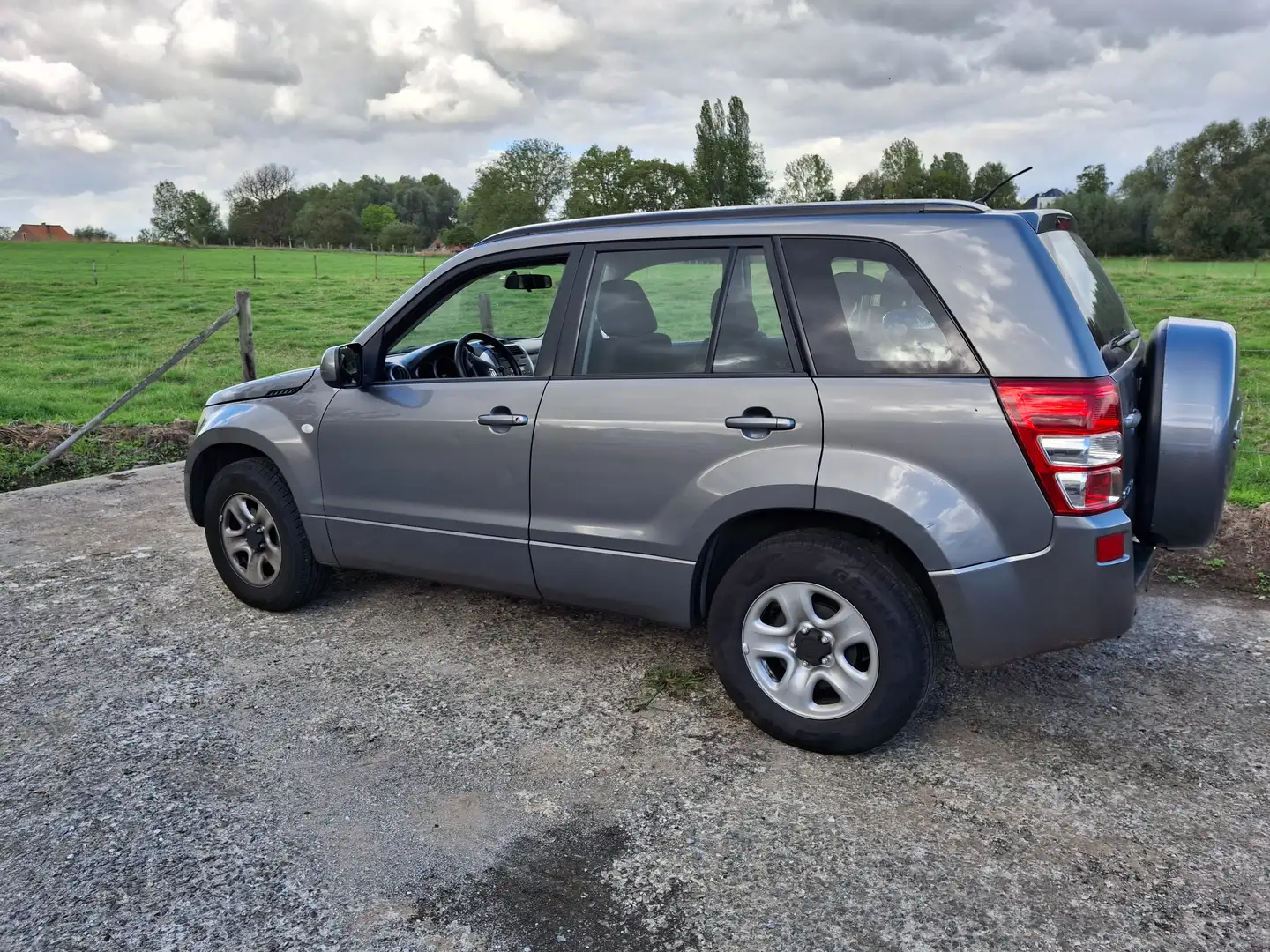 Suzuki Grand Vitara Grand Vitara 2.0 benzine KAPOTTE MOTOR!!! Gris - 2