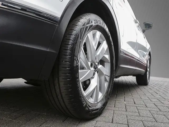Volkswagen Tiguan view 6