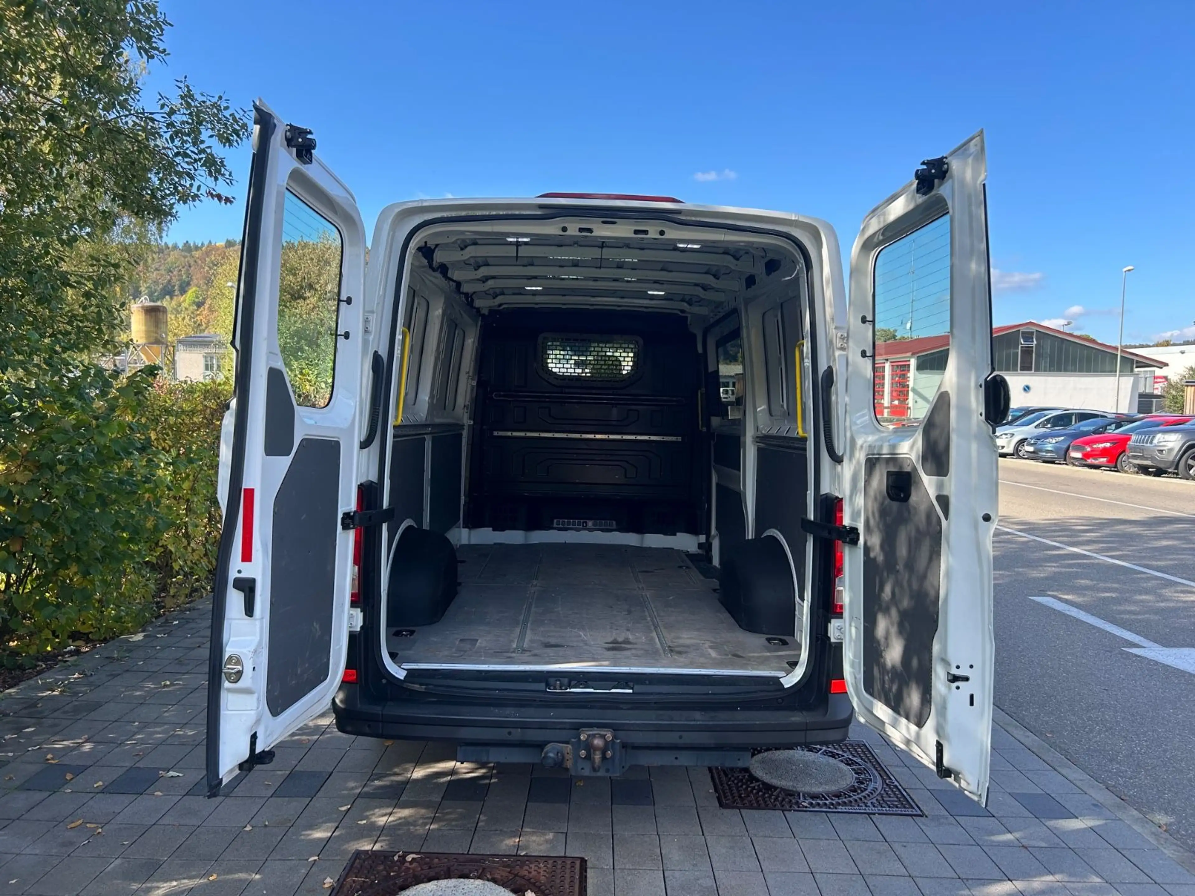 Volkswagen Crafter Kasten 30 mittellang FWD EcoProfi — photo 11