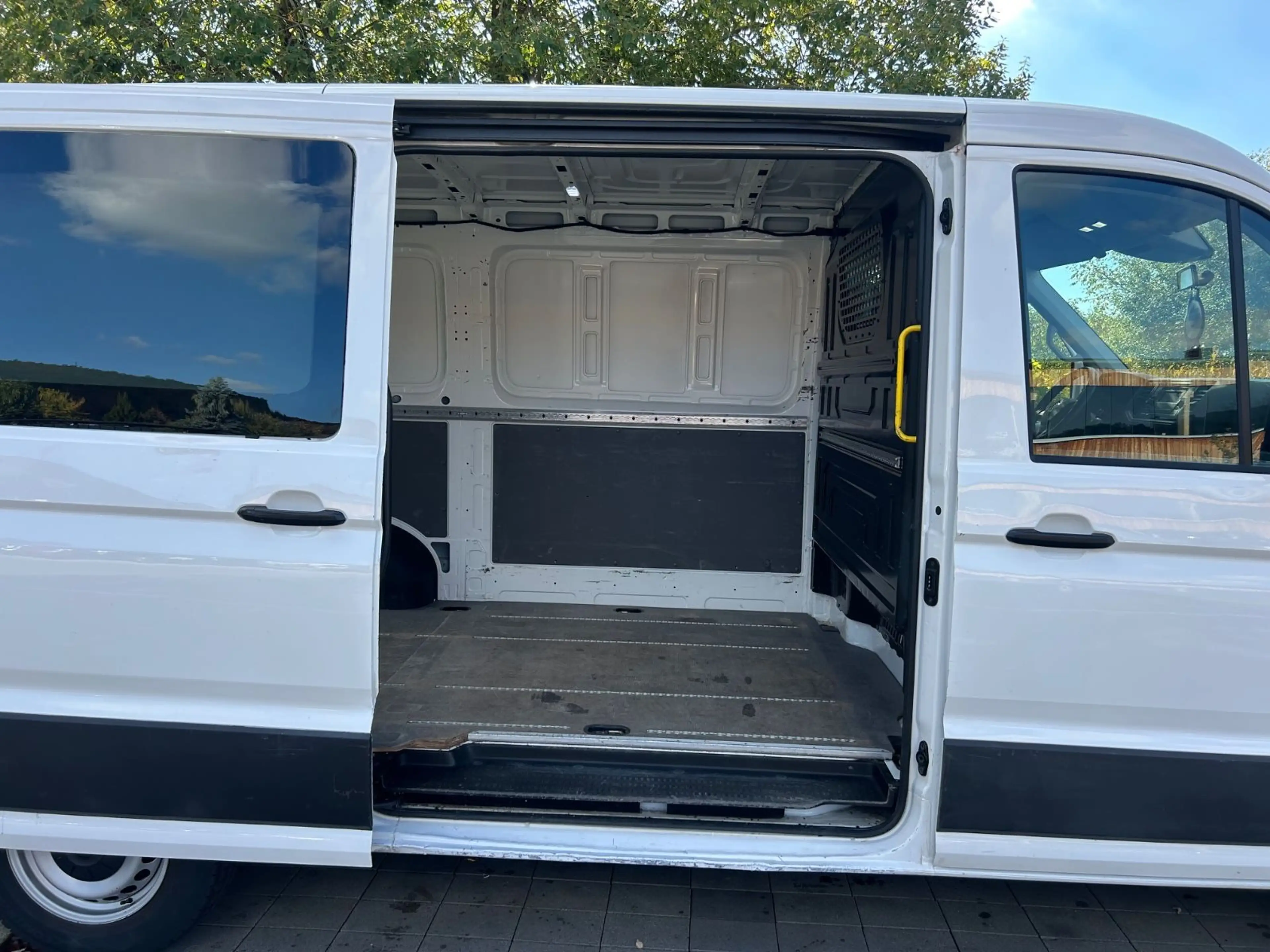 Volkswagen Crafter Kasten 30 mittellang FWD EcoProfi — photo 12