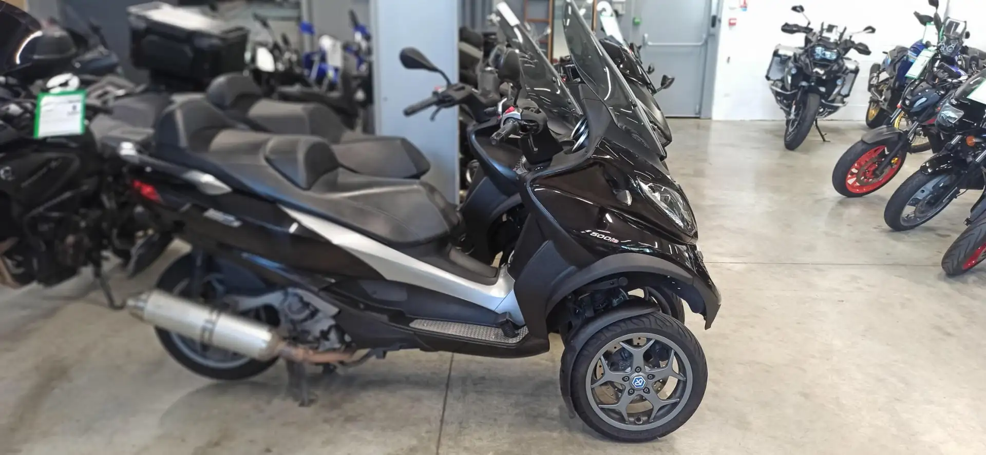 Piaggio MP3 500 Schwarz - 1